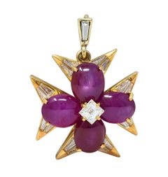 Vintage 7.60 CTW Star Ruby Diamond 18 Karat Yellow Gold Maltese Cross Pendant