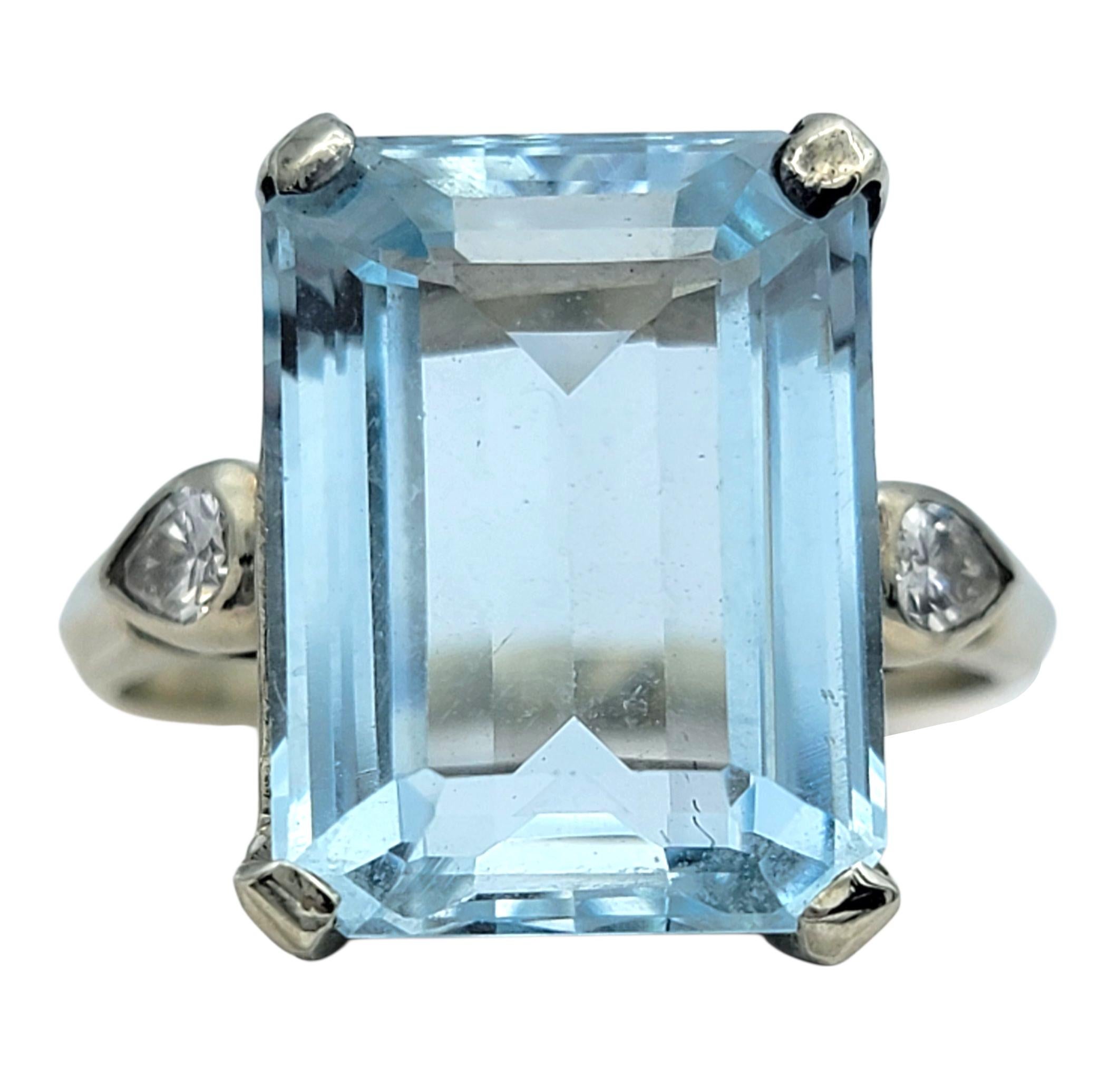 Vintage By 7,64 Karat Smaragdschliff Aquamarin Ring mit Diamanten 14 Karat Weißgold (Zeitgenössisch) im Angebot