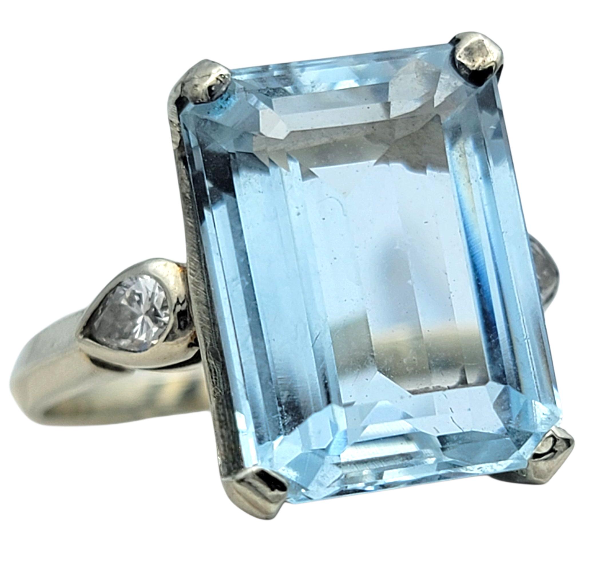 Vintage By 7,64 Karat Smaragdschliff Aquamarin Ring mit Diamanten 14 Karat Weißgold im Zustand „Gut“ im Angebot in Scottsdale, AZ
