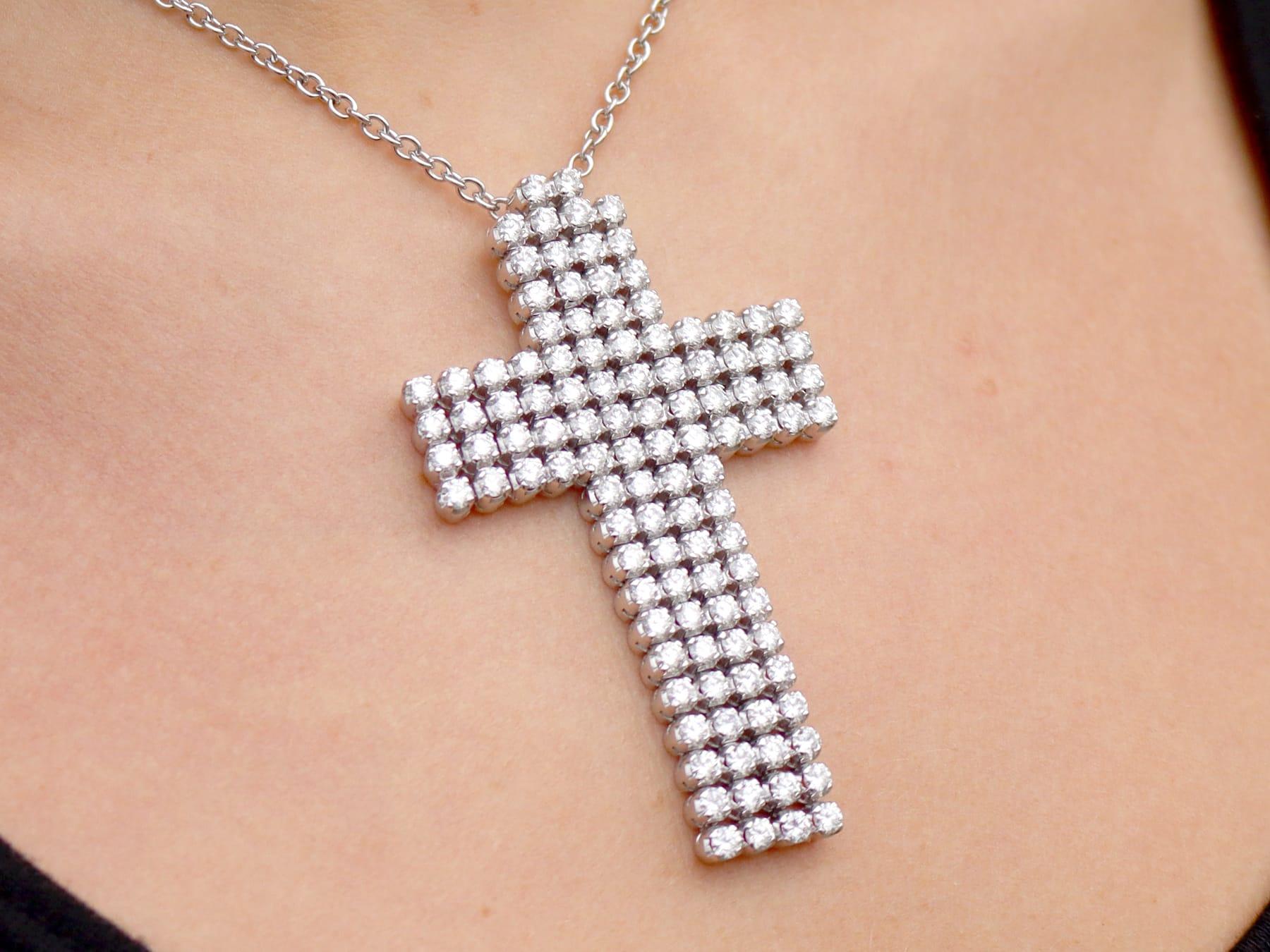 Vintage 7.70Ct Diamond and 18k White Gold Cross Pendant Circa 1990 For Sale 7