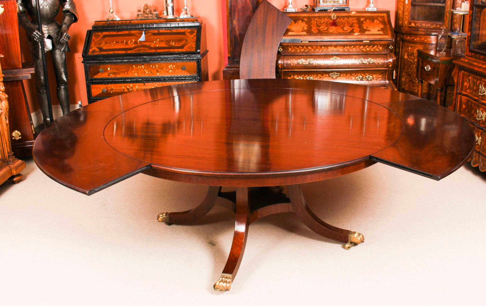 Vintage Jupe Mahogany Dining Table by William Tillman 20th Century 6