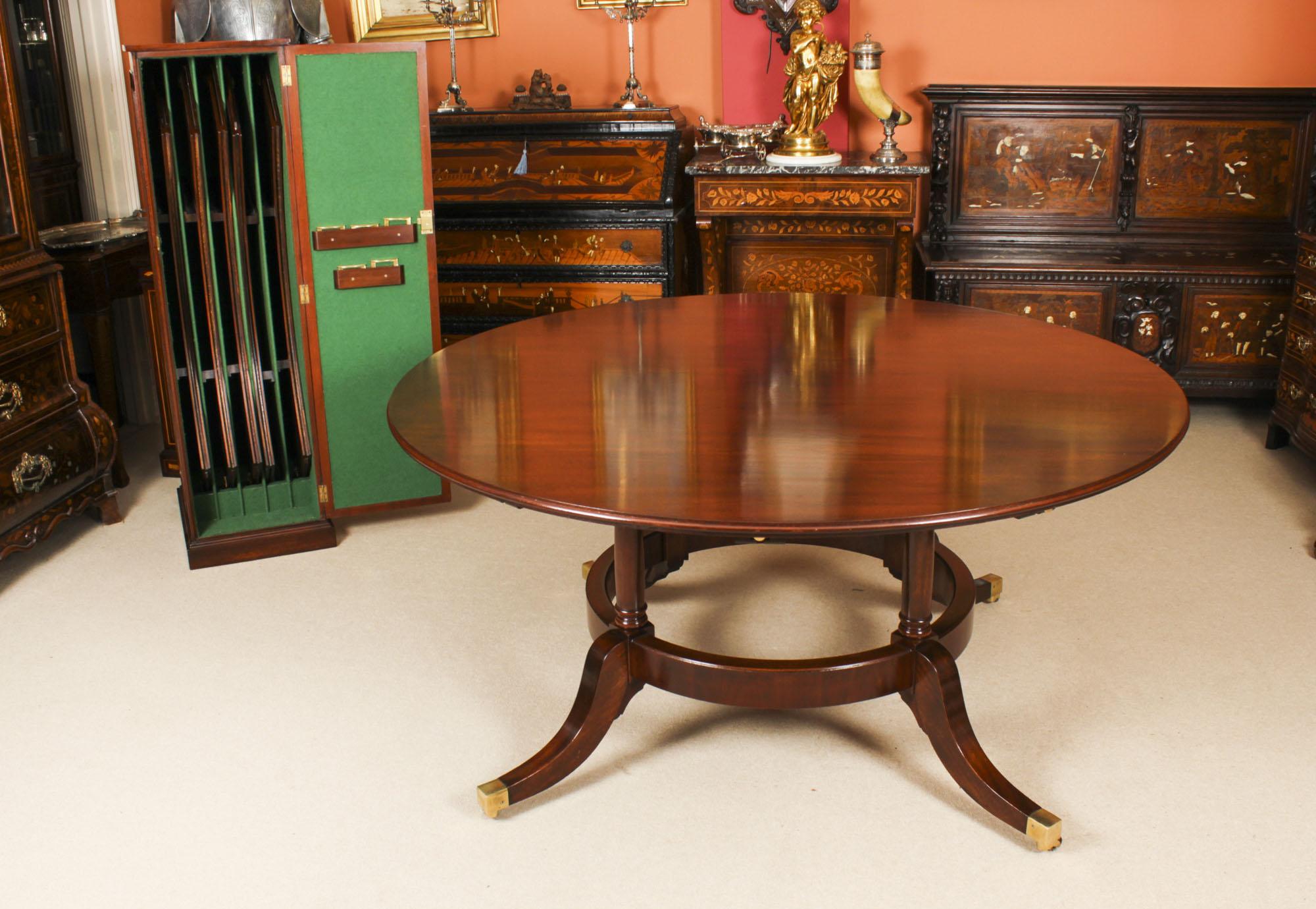 Vintage Jupe Dining Table, Leaf Cabinet & 10 Chairs Mid 20th C In Good Condition In London, GB