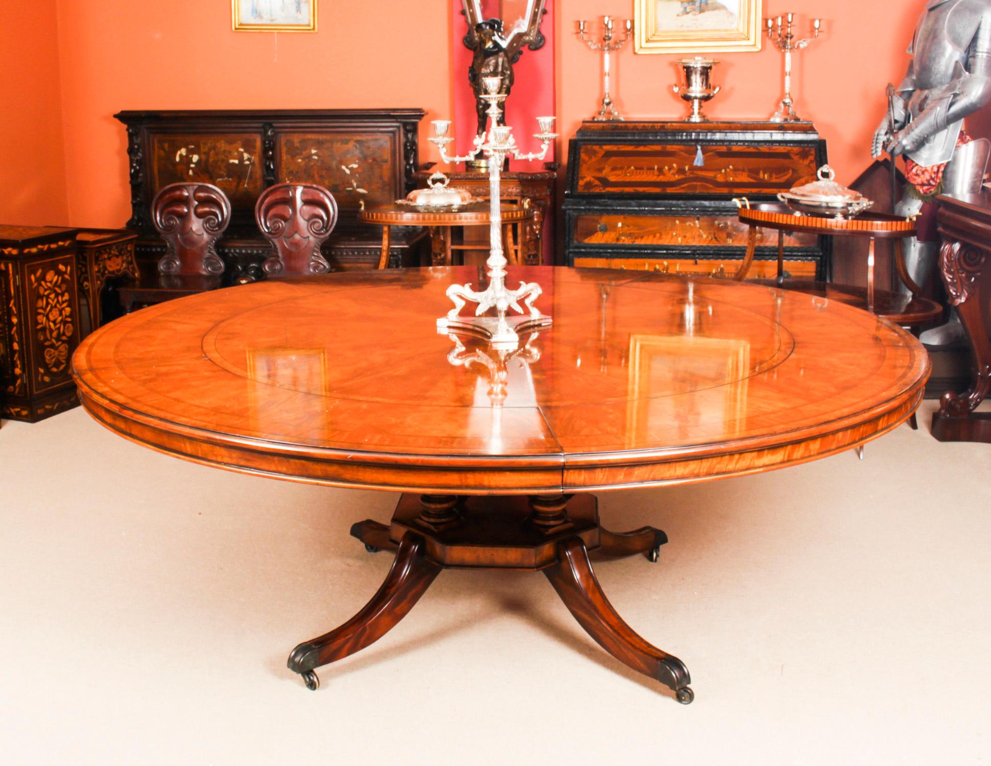 English Vintage Diameter Flame Mahogany Jupe Dining Table 20thC
