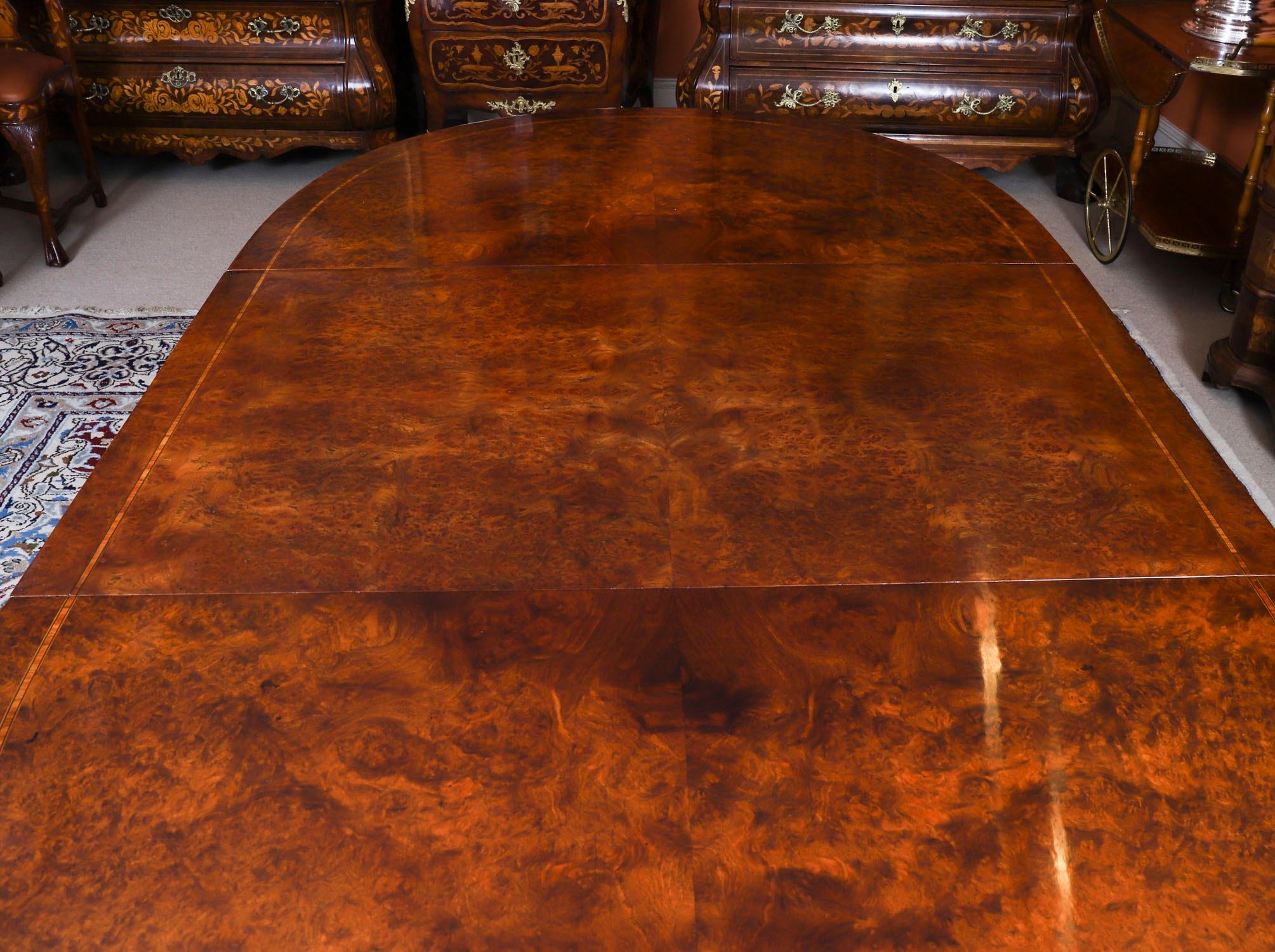 Vintage 7ft Französisch Empire Revival Burr Walnuss Esstisch 20. Jahrhundert im Angebot 7