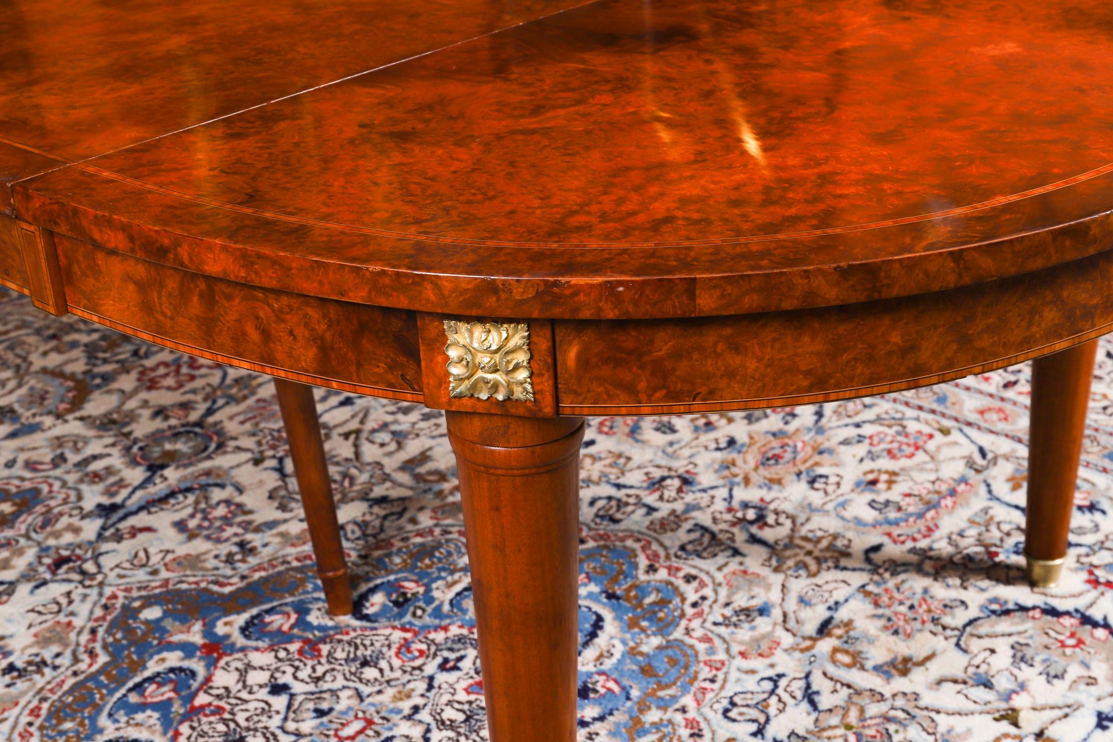 Vintage 7ft Französisch Empire Revival Burr Walnuss Esstisch 20. Jahrhundert im Angebot 8