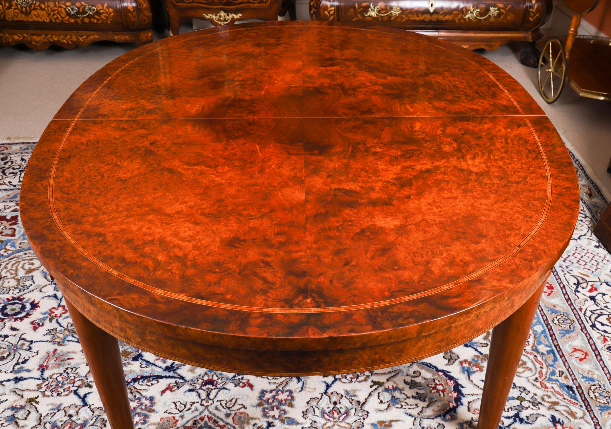 Vintage 7ft Französisch Empire Revival Burr Walnuss Esstisch 20. Jahrhundert im Angebot 10