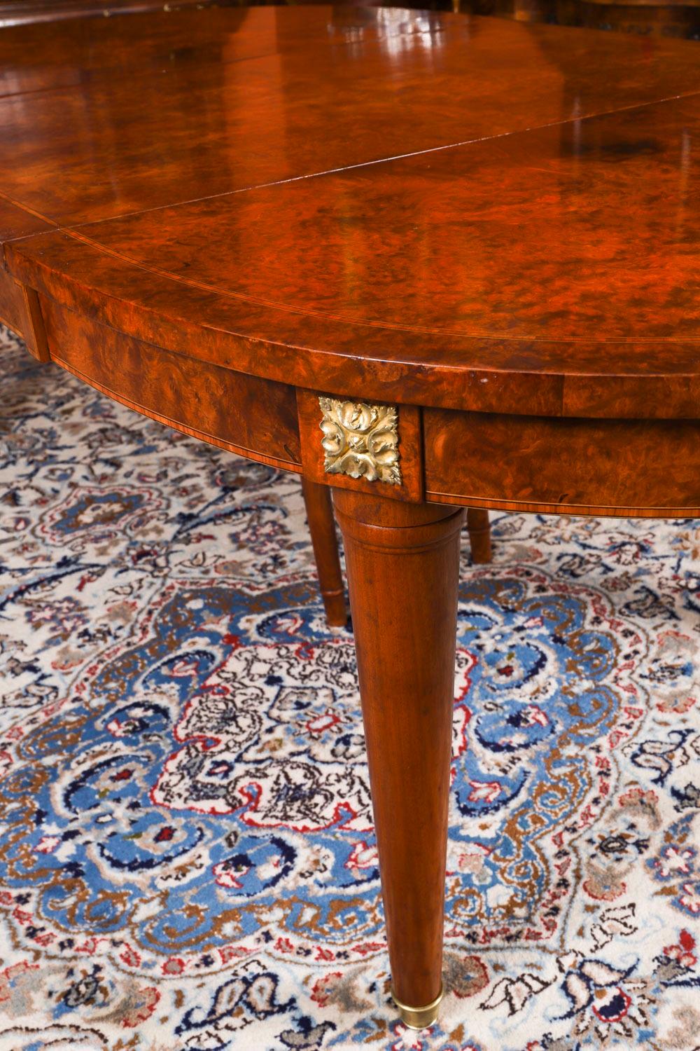 Vintage 7ft Französisch Empire Revival Burr Walnuss Esstisch 20. Jahrhundert im Angebot 12