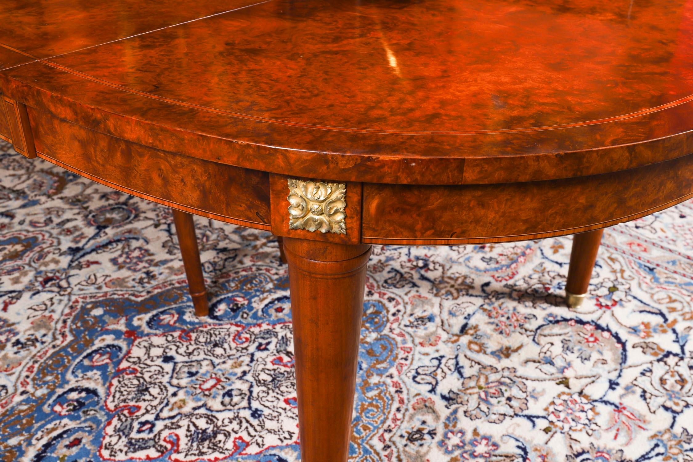 Vintage 7ft Französisch Empire Revival Burr Walnuss Esstisch 20. Jahrhundert im Angebot 14