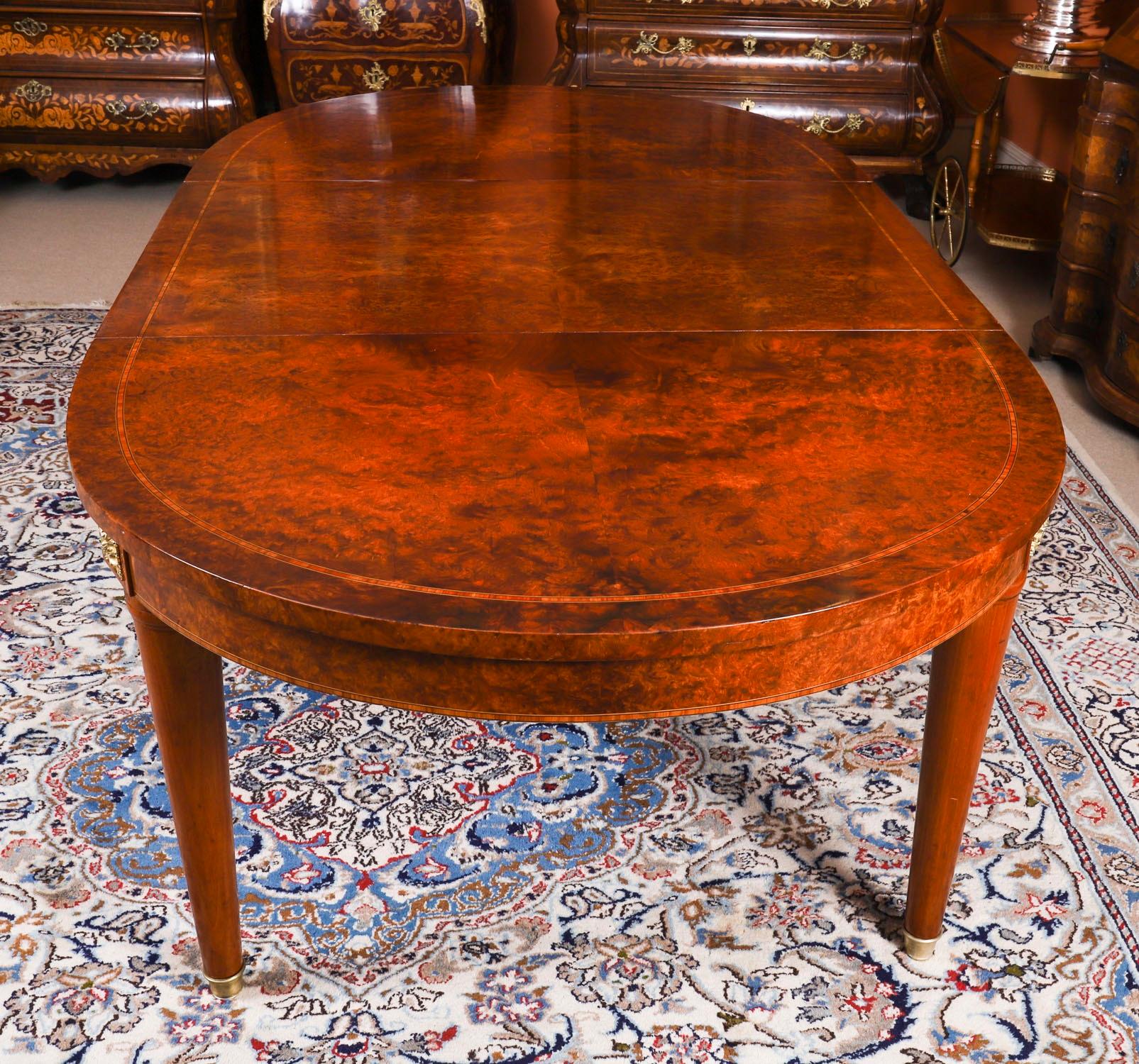 Vintage 7ft Französisch Empire Revival Burr Walnuss Esstisch 20. Jahrhundert im Angebot 1