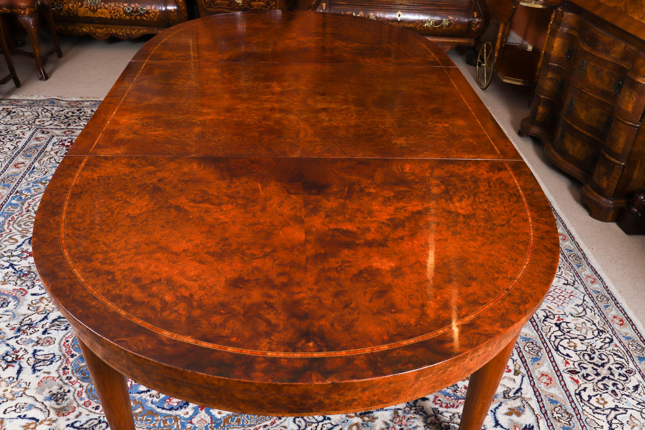 Vintage 7ft Französisch Empire Revival Burr Walnuss Esstisch 20. Jahrhundert im Angebot 2