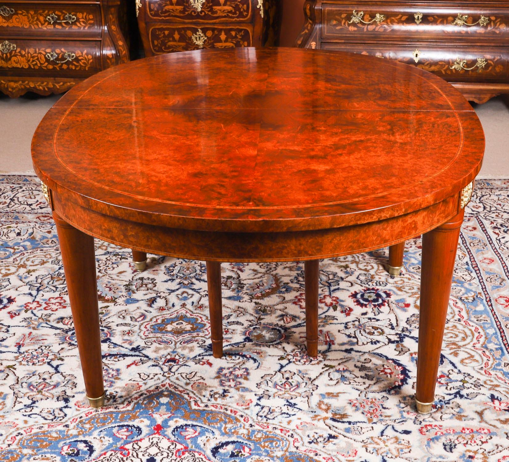 Vintage 7ft Französisch Empire Revival Burr Walnuss Esstisch 20. Jahrhundert im Angebot 4