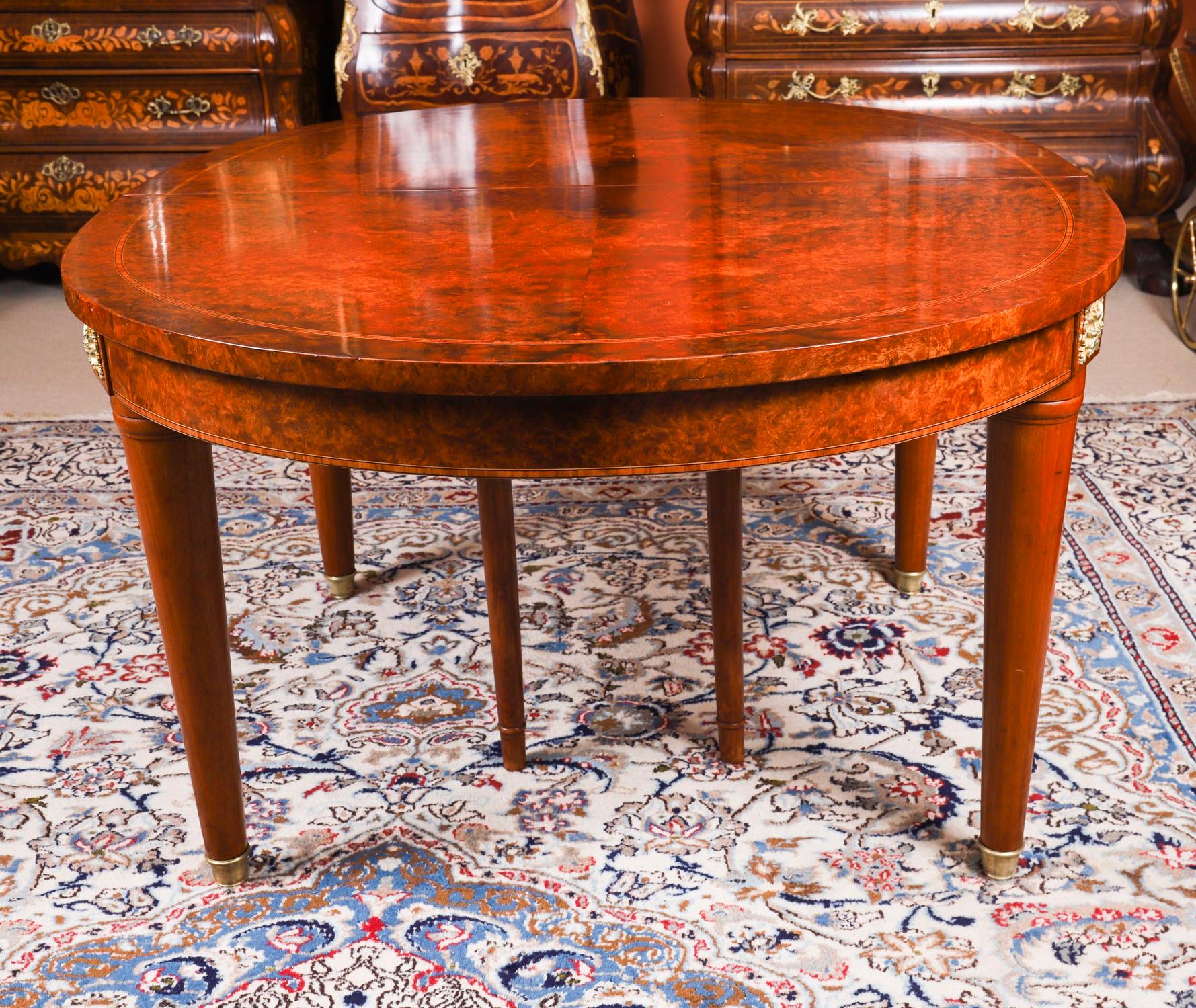 Vintage 7ft Französisch Empire Revival Burr Walnuss Esstisch 20. Jahrhundert im Angebot 5