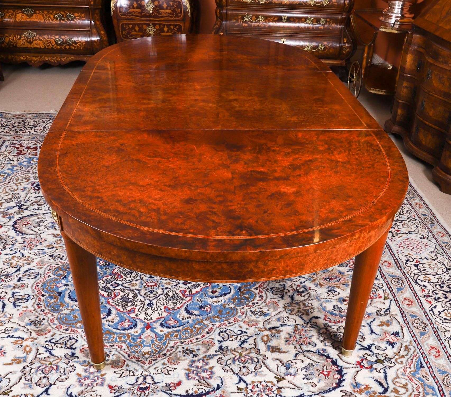 Vintage 7ft Französisch Empire Revival Burr Walnuss Esstisch 20. Jahrhundert im Angebot 6