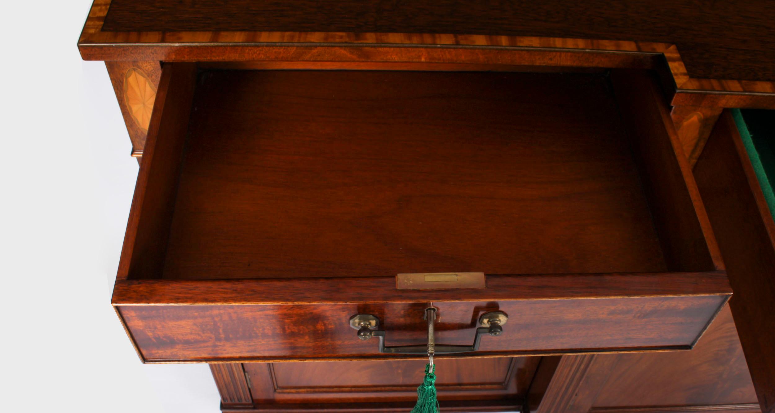 Vintage 7ft Large Flame Mahogany Sideboard by William Tillman Late 20th Century 5