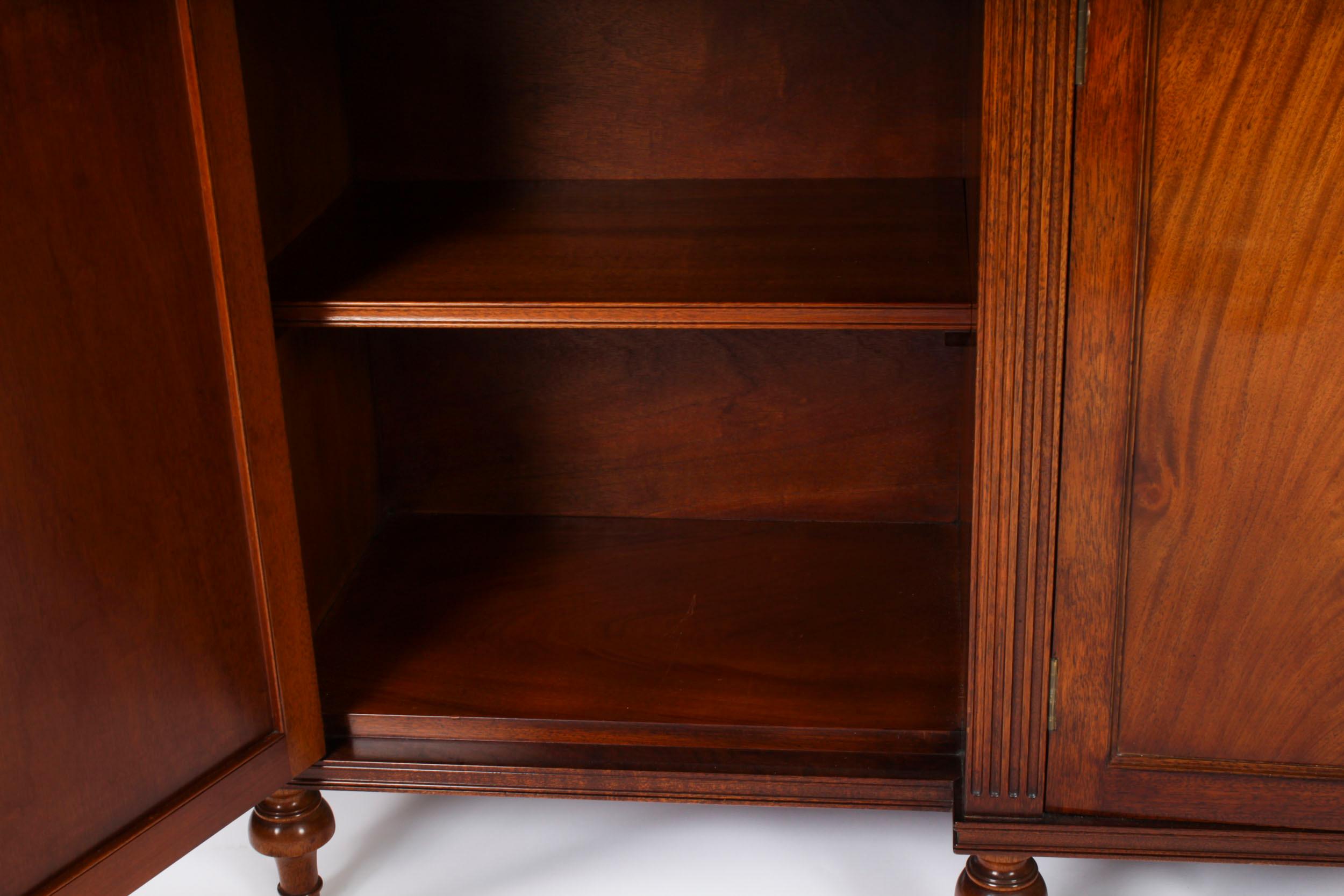 Vintage 7ft Large Flame Mahogany Sideboard by William Tillman Late 20th Century 8