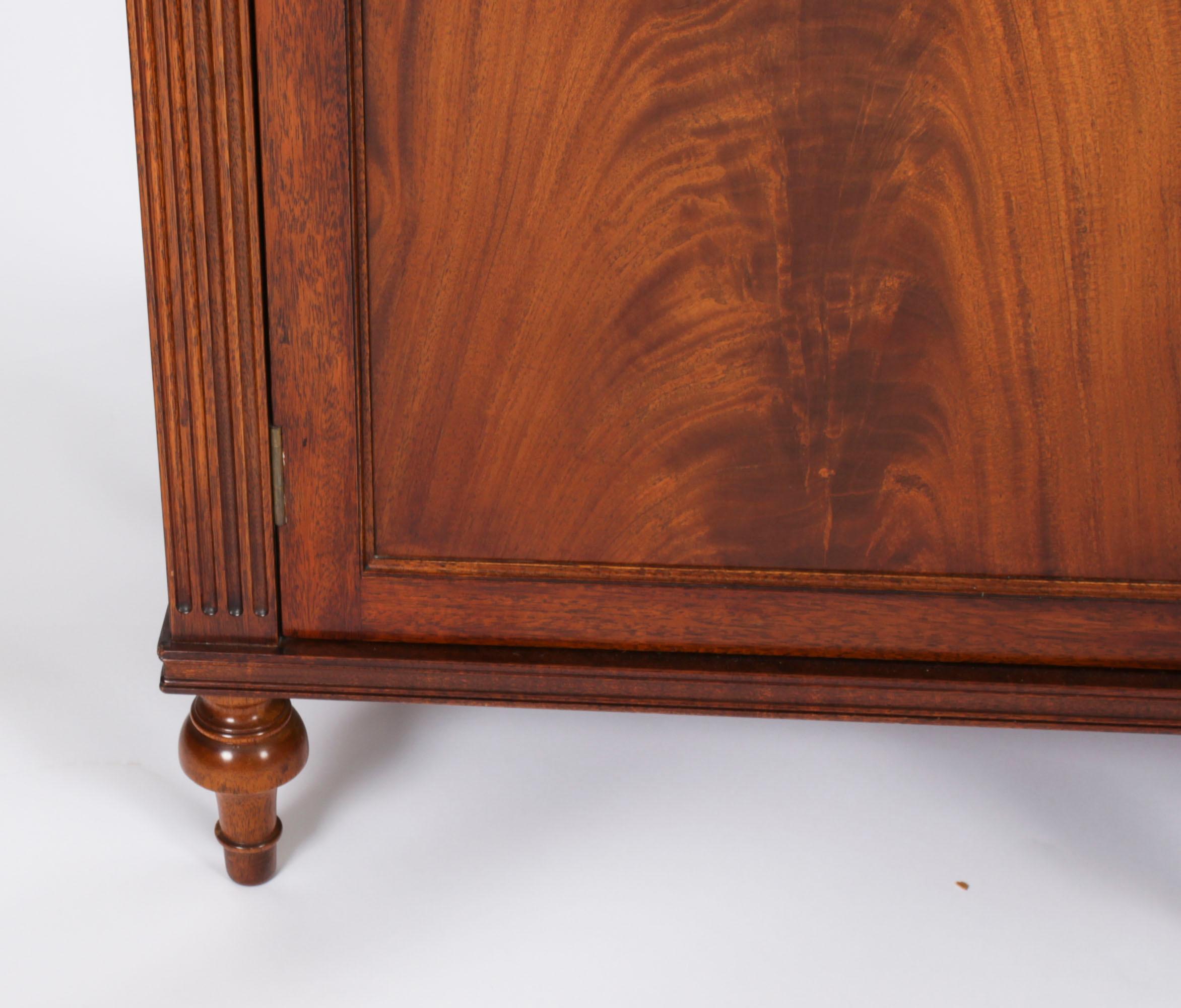 Vintage 7ft Large Flame Mahogany Sideboard by William Tillman Late 20th Century 14
