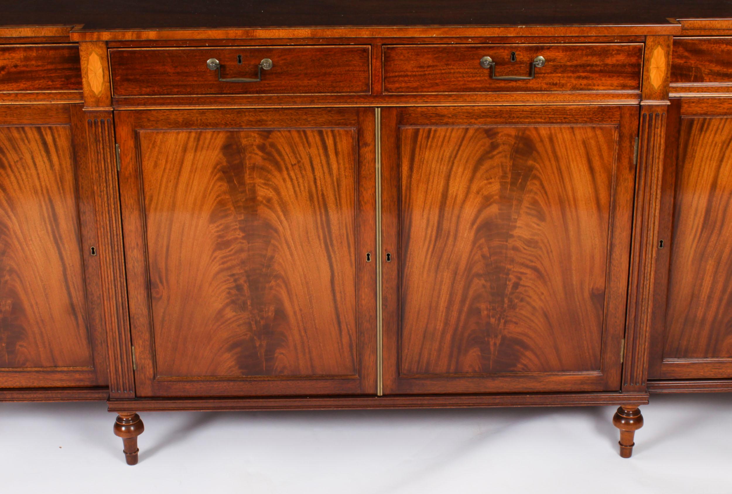 This is a fabulous large 7ft Vintage Regency Revival breakfront sideboard by the master cabinet maker William Tillman,  Circa 1980 in date.

It is made of stunning  flame mahogany crossbanded in satinwood with shell and fan patera flutes Stiles