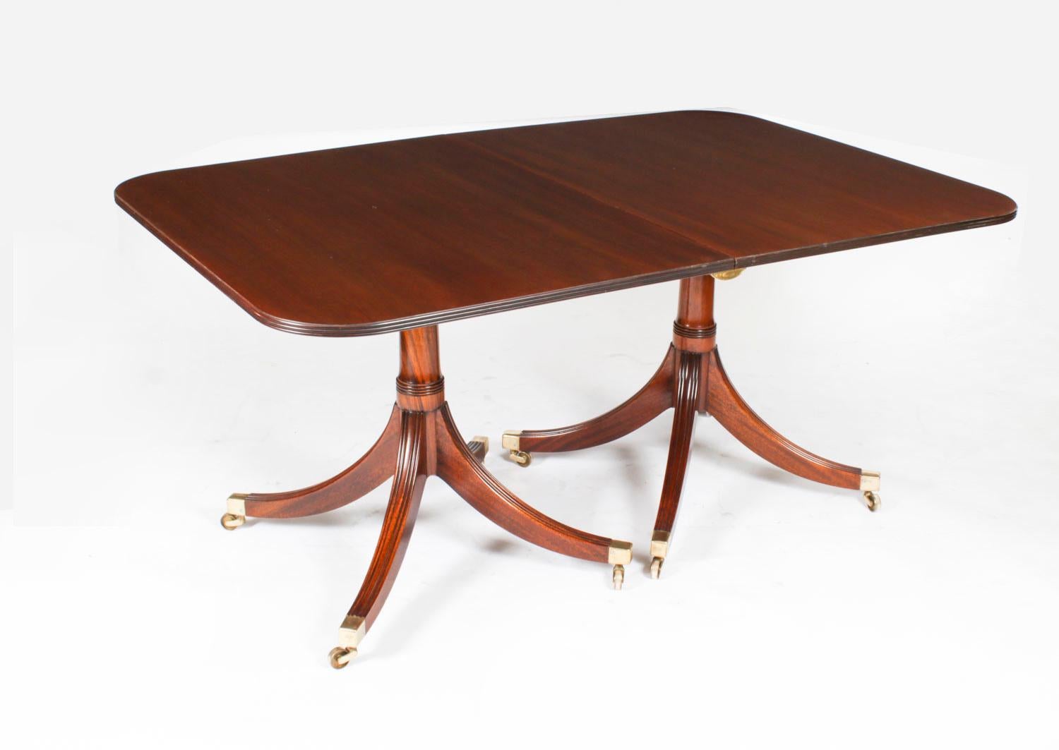 This is  a fabulous Vintage Regency Revival dining table by the master craftsman, William Tillman, Circa 1975 in date.

The table is made of stunning solid mahogany and is raised on twin 