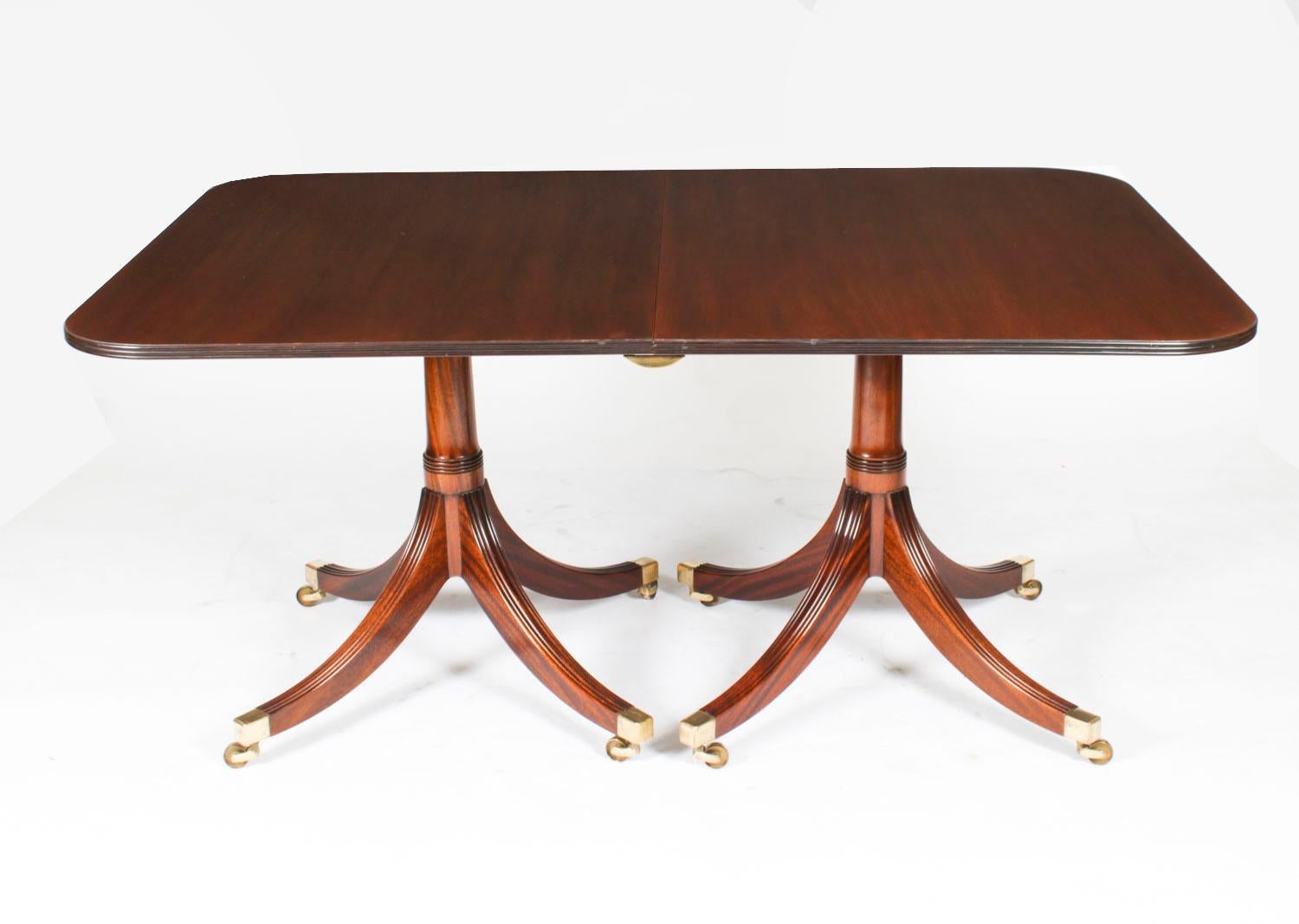 Vintage 7ft Regency Revival Dining Table William Tillman, Late 20th Century In Good Condition For Sale In London, GB