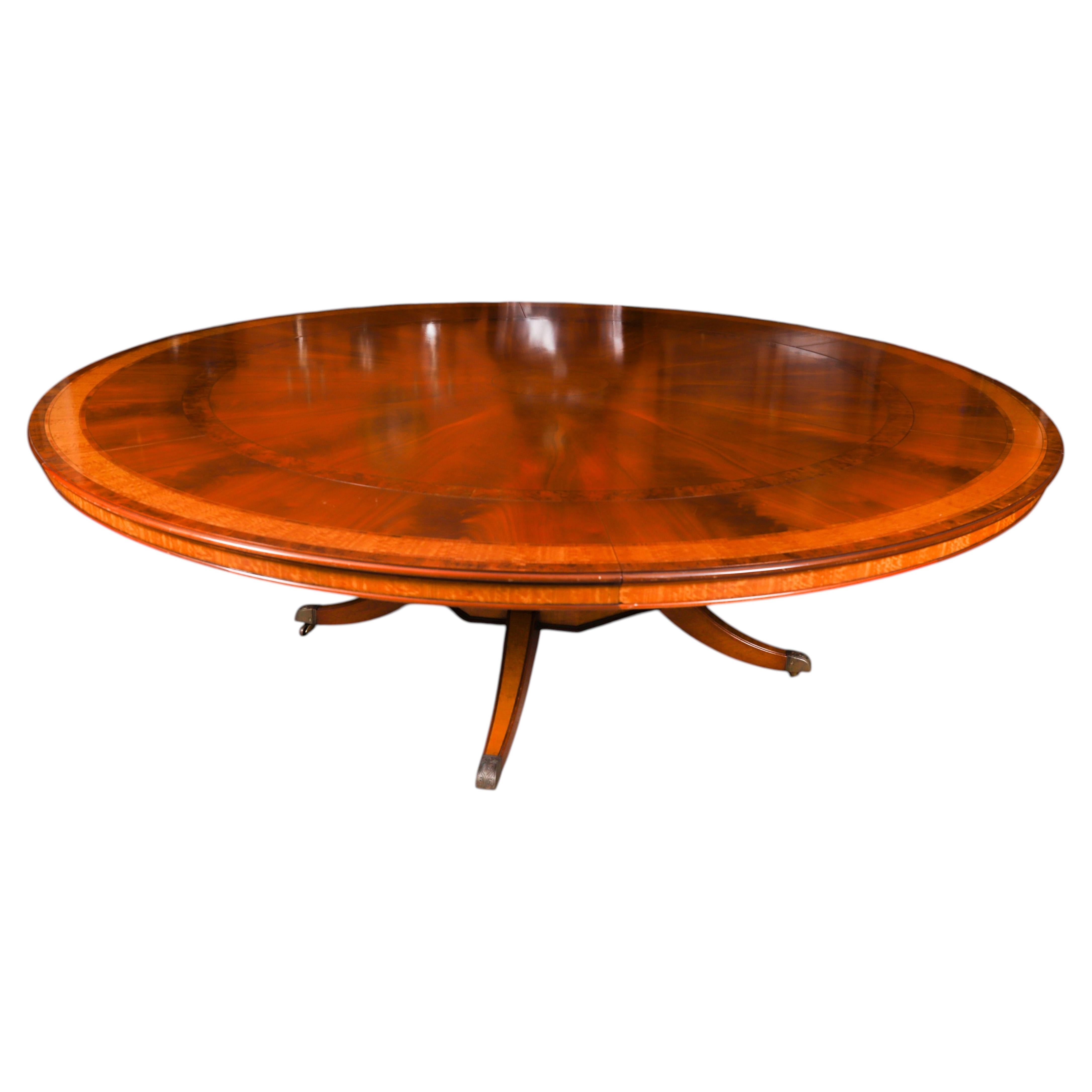 Vintage 7ft6" Diameter Flame Mahogany Dining Table Harrods 20th Century For Sale