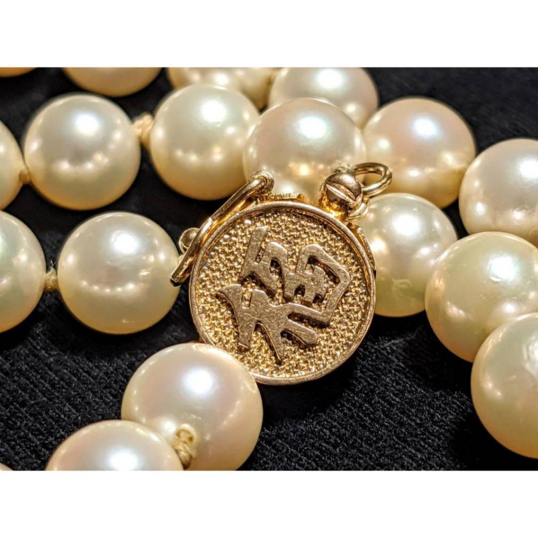 Vintage from the 1970s
Materials: Pearl & shell
Gemstone: Pearl
Closure: Slide clasp
Chain style: Bead
Style: Mid-century

Necklace length: 30 Inches

Stored most of its life. No visible wear.

Beautiful pearls with magnificent luster.

Has been