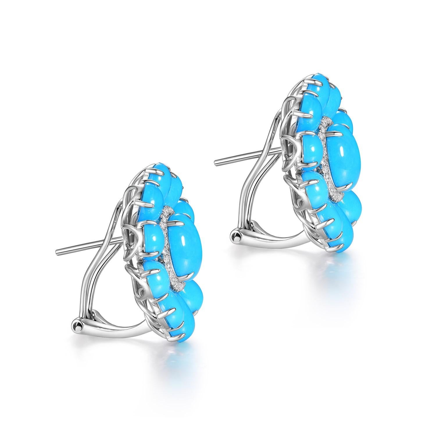 Diese strahlenden Ohrringe sind aus 14-karätigem Weißgold gefertigt und bringen den lebendigen Charme des Türkis zur Geltung. In der Mitte jedes Ohrrings liegt ein ovaler Türkis von 7x9 mm, umrahmt von einem Kranz aus 10 birnenförmigen