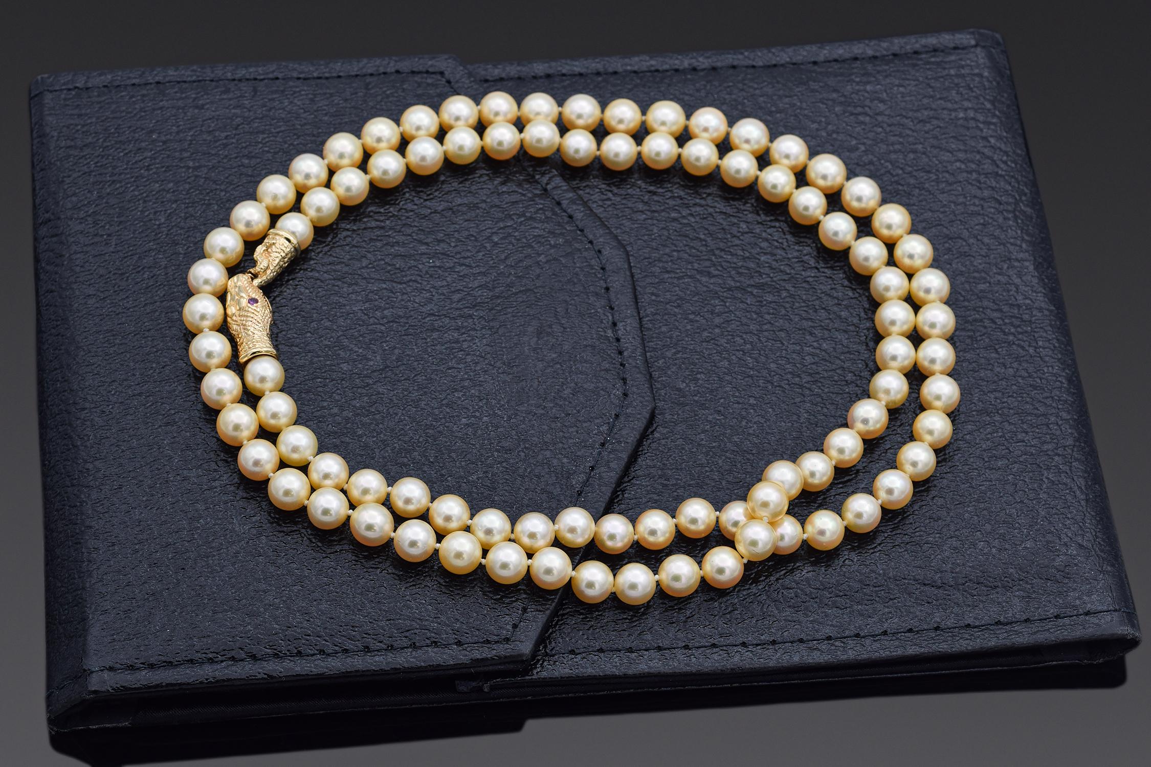 Round Cut Vintage 8-8.5 mm Pearl & Ruby Yellow Gold Snake Clasp Beaded Strand Necklace For Sale