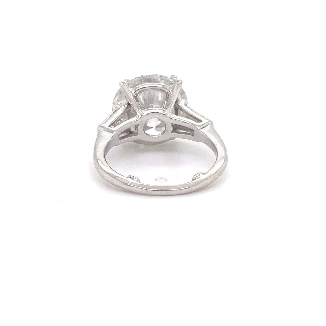 Vintage 8 Carats Diamond Platinum Three-Stone Ring For Sale 7