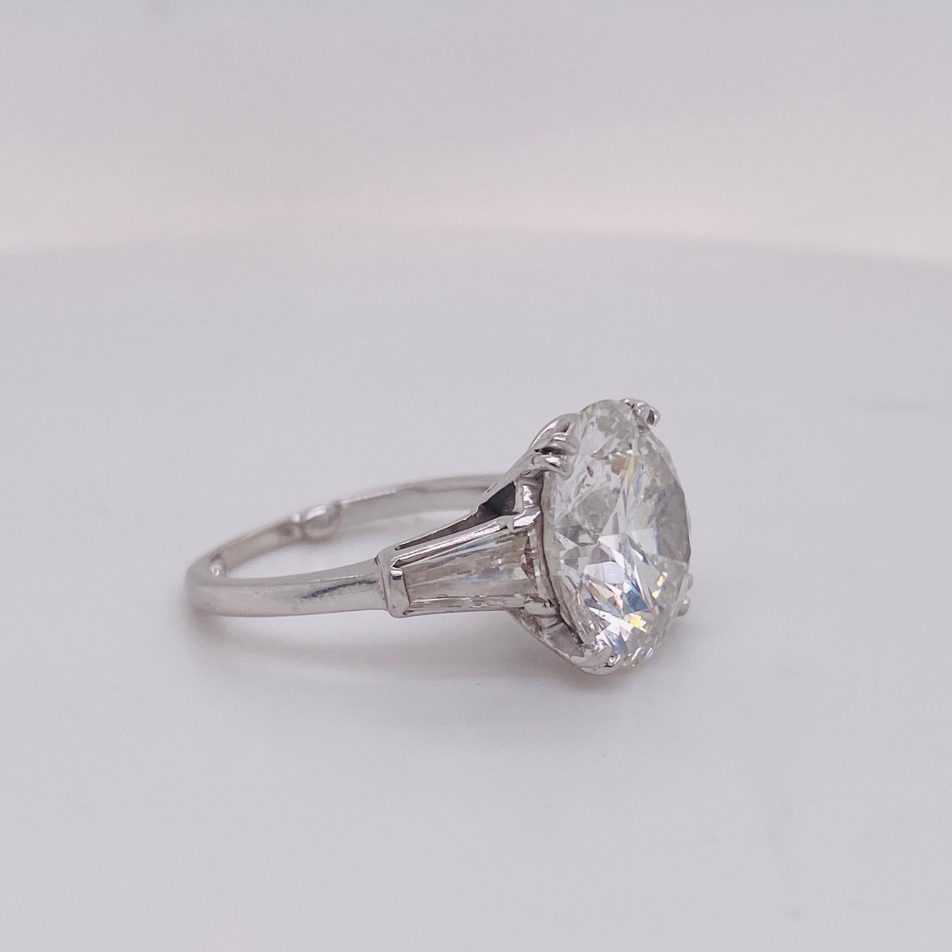 Round Cut Vintage 8 Carats Diamond Platinum Three-Stone Ring For Sale