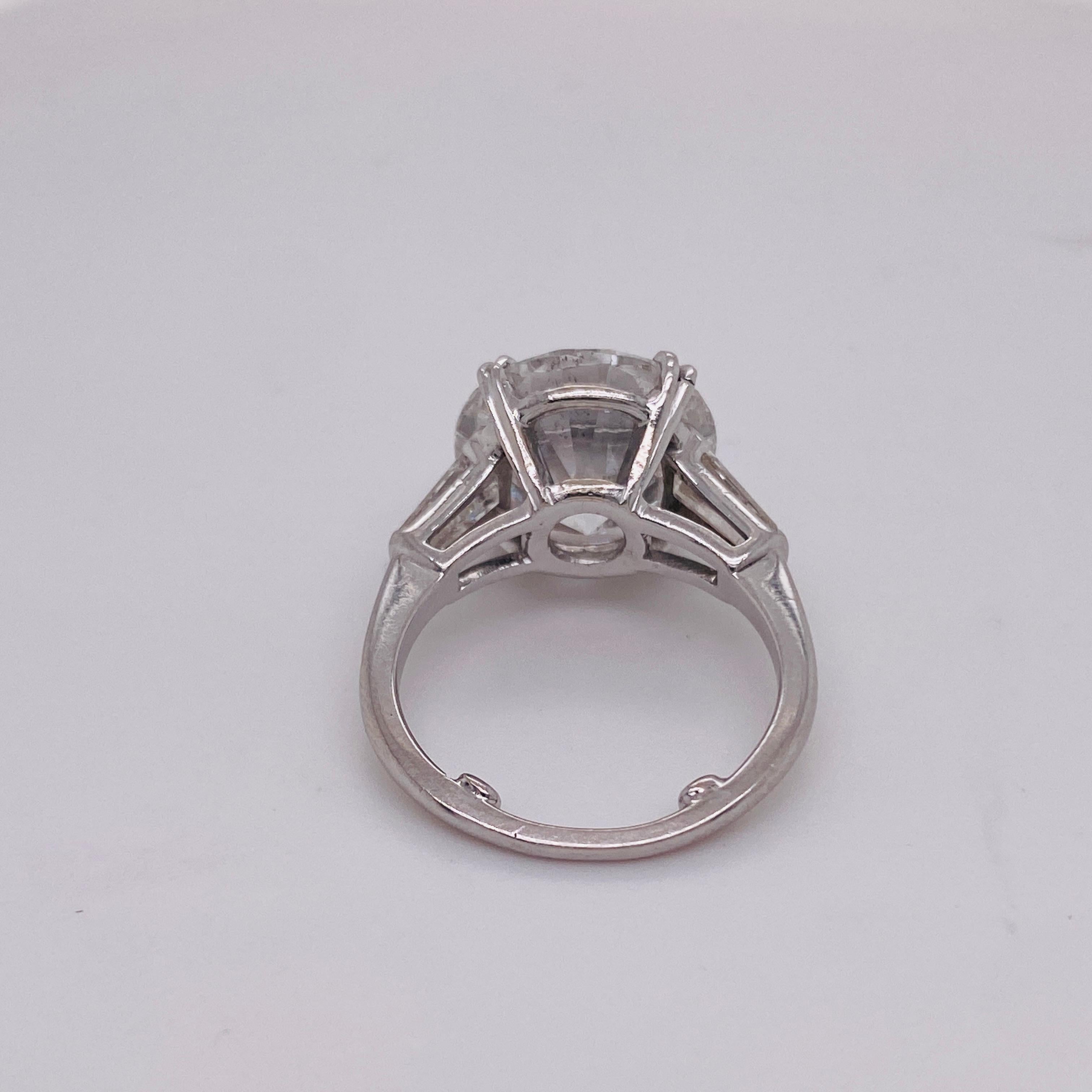 Vintage 8 Carats Diamond Platinum Three-Stone Ring In Excellent Condition For Sale In Austin, TX
