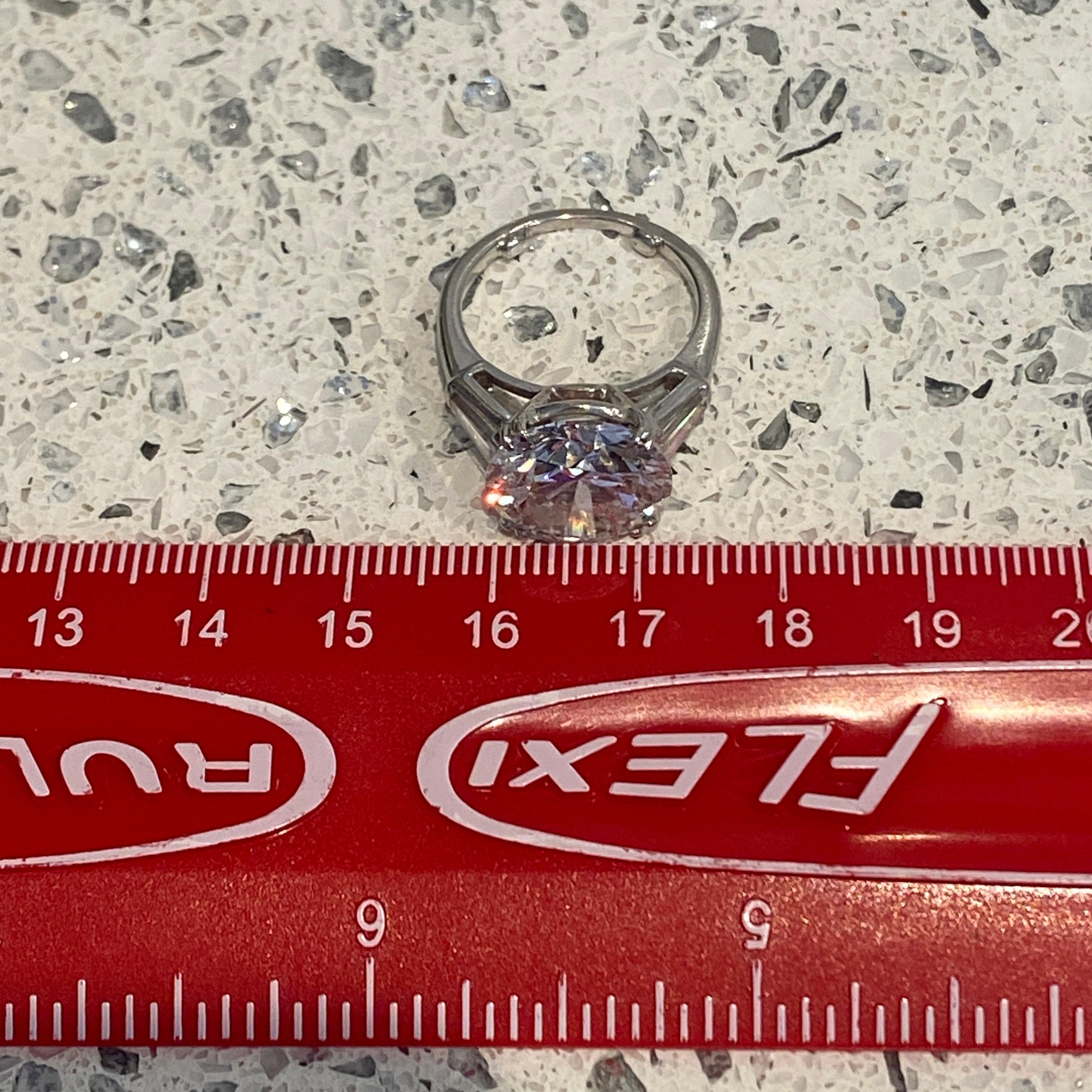Vintage 8 Carats Diamond Platinum Three-Stone Ring For Sale 2