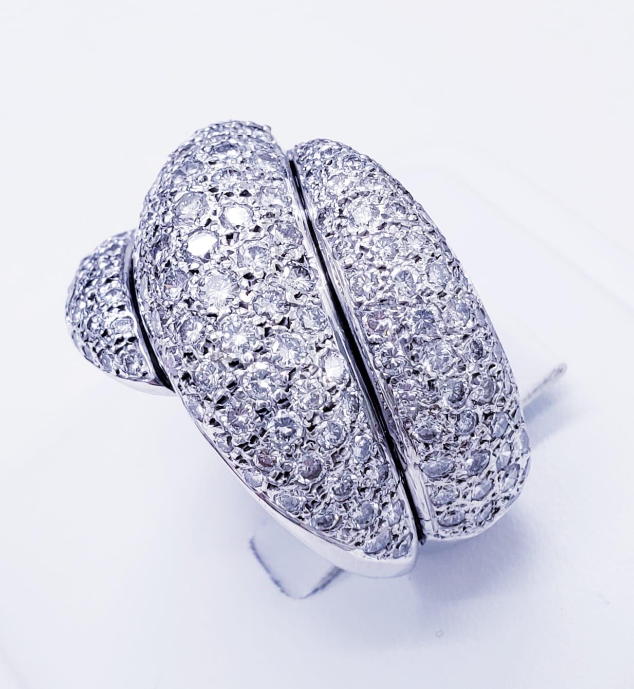 Vintage 8.00 Carat Diamonds Cluster Cocktail 14 Karat White Gold Ring In Good Condition For Sale In Miami, FL
