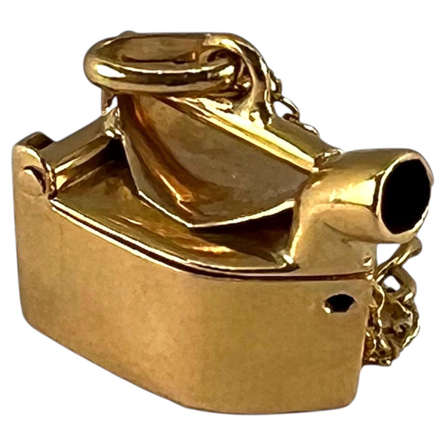 Vintage 8 Karat Yellow Gold Old Fashioned Steam Iron Charm Pendant
