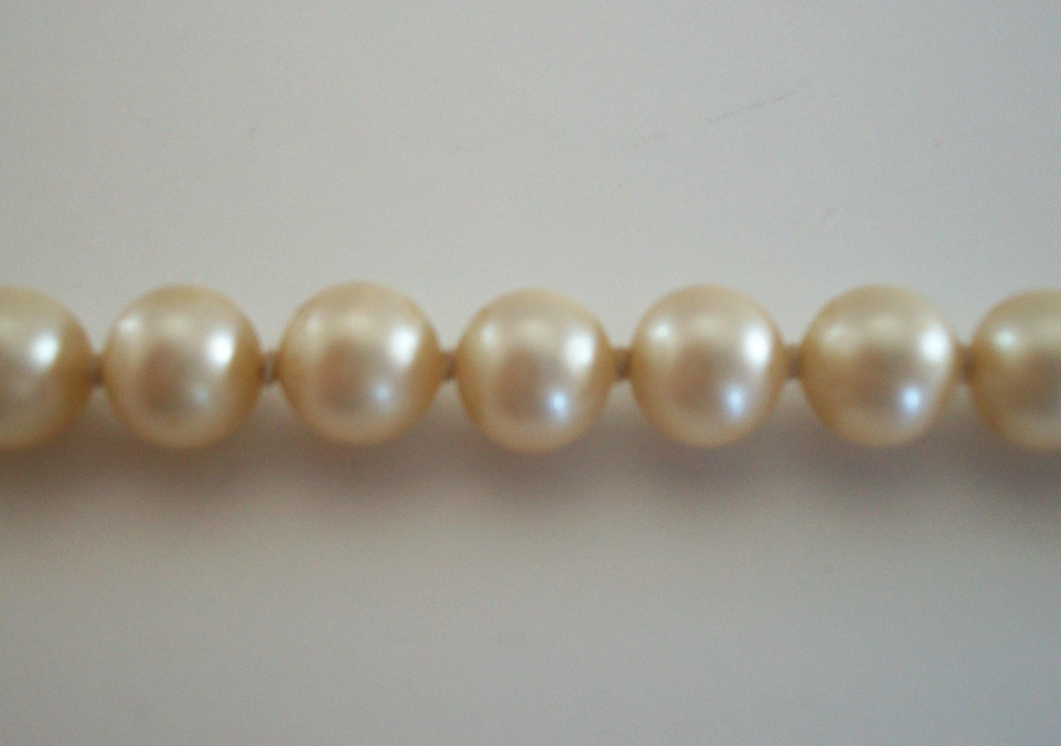 Vintage 8 mm. Collar de perlas de imitación - Cierre de oro - EE.UU. - Circa 1950's en venta 8