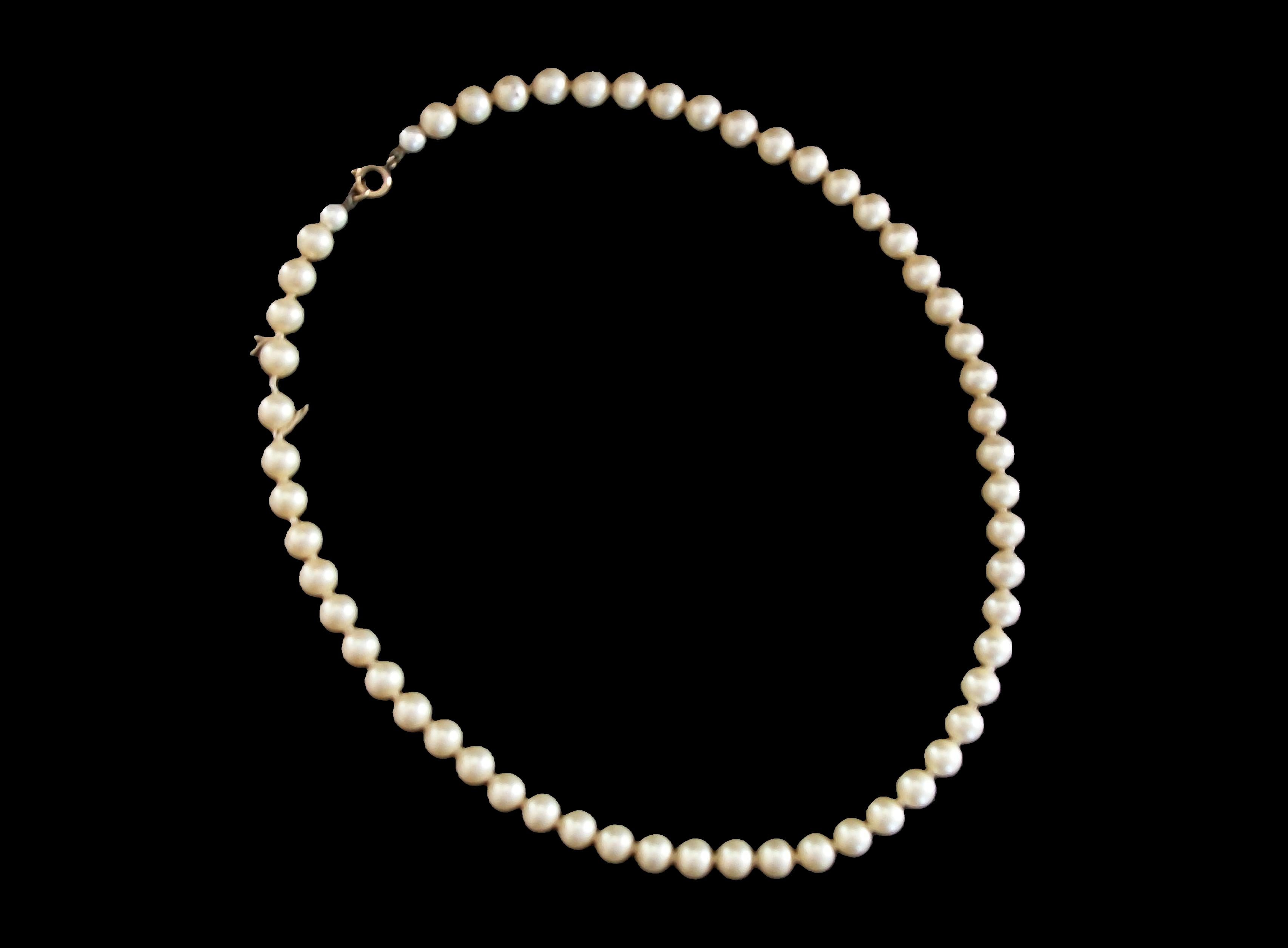 Vintage 8 mm. Collar de perlas de imitación - Cierre de oro - EE.UU. - Circa 1950's Moderno en venta