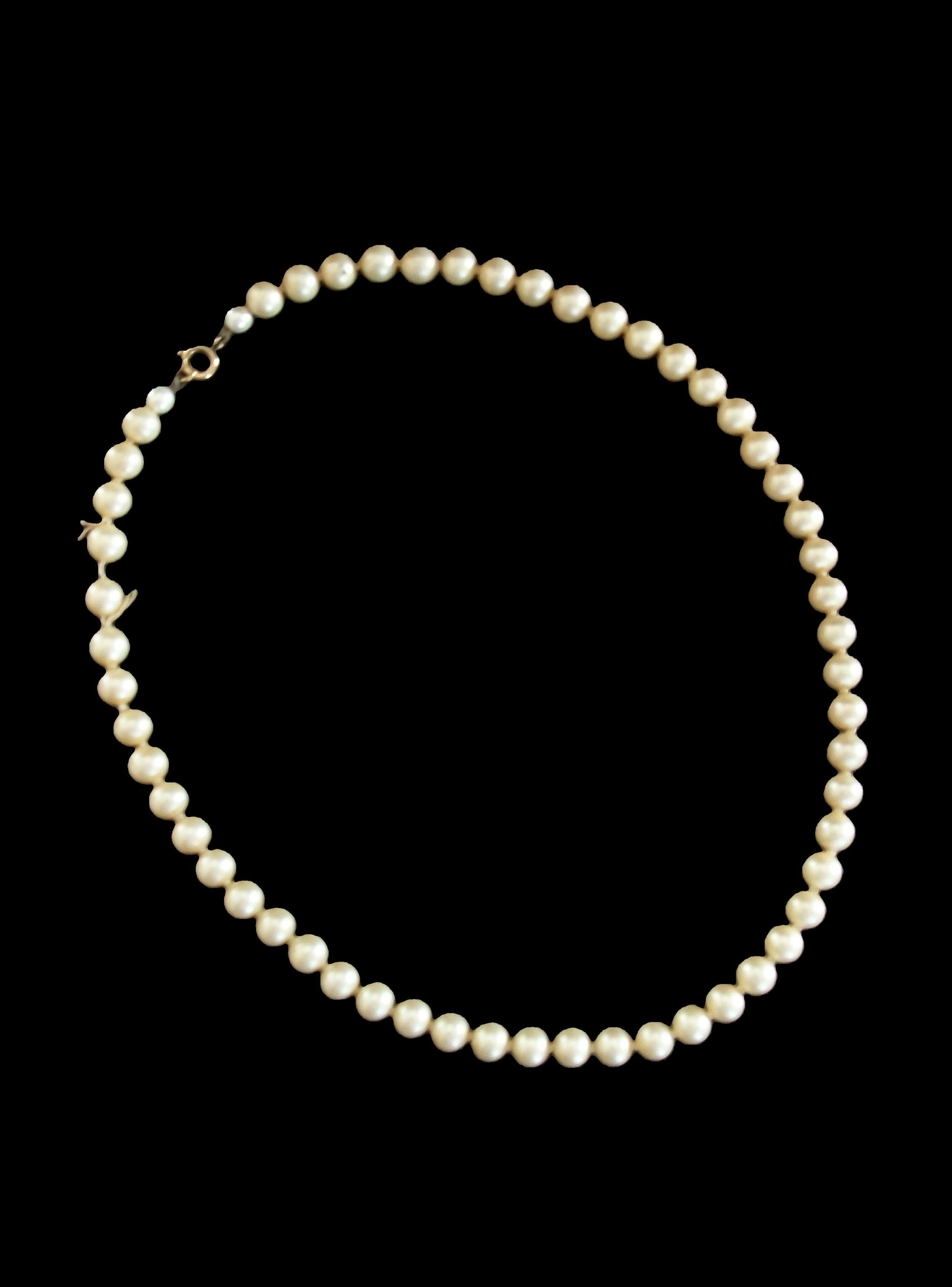 Vintage 8 mm. Collar de perlas de imitación - Cierre de oro - EE.UU. - Circa 1950's Corte redondo en venta