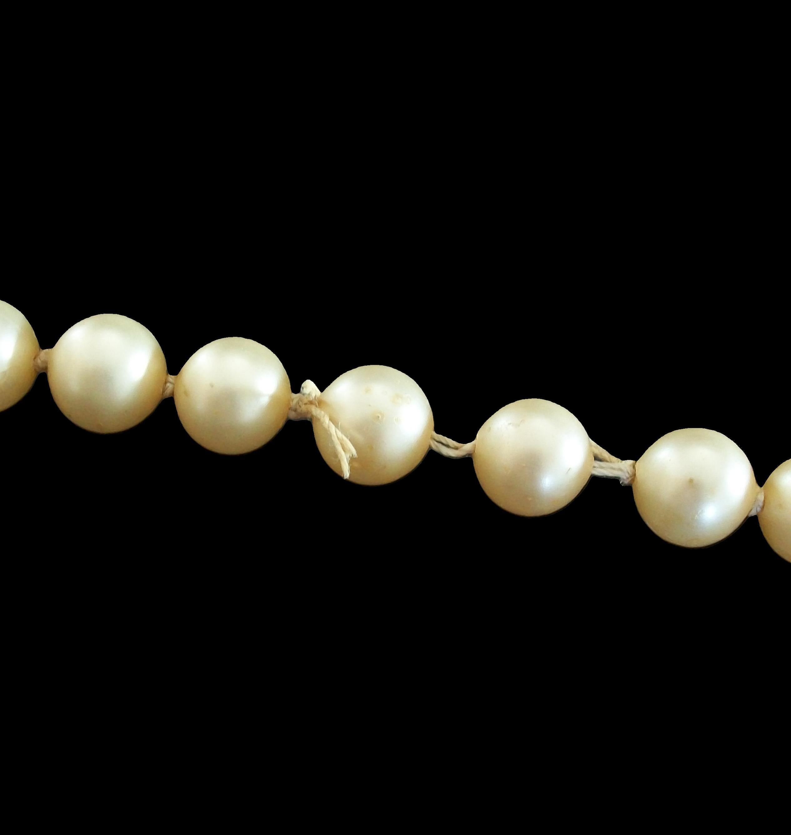 Femenino o masculino Vintage 8 mm. Collar de perlas de imitación - Cierre de oro - EE.UU. - Circa 1950's en venta