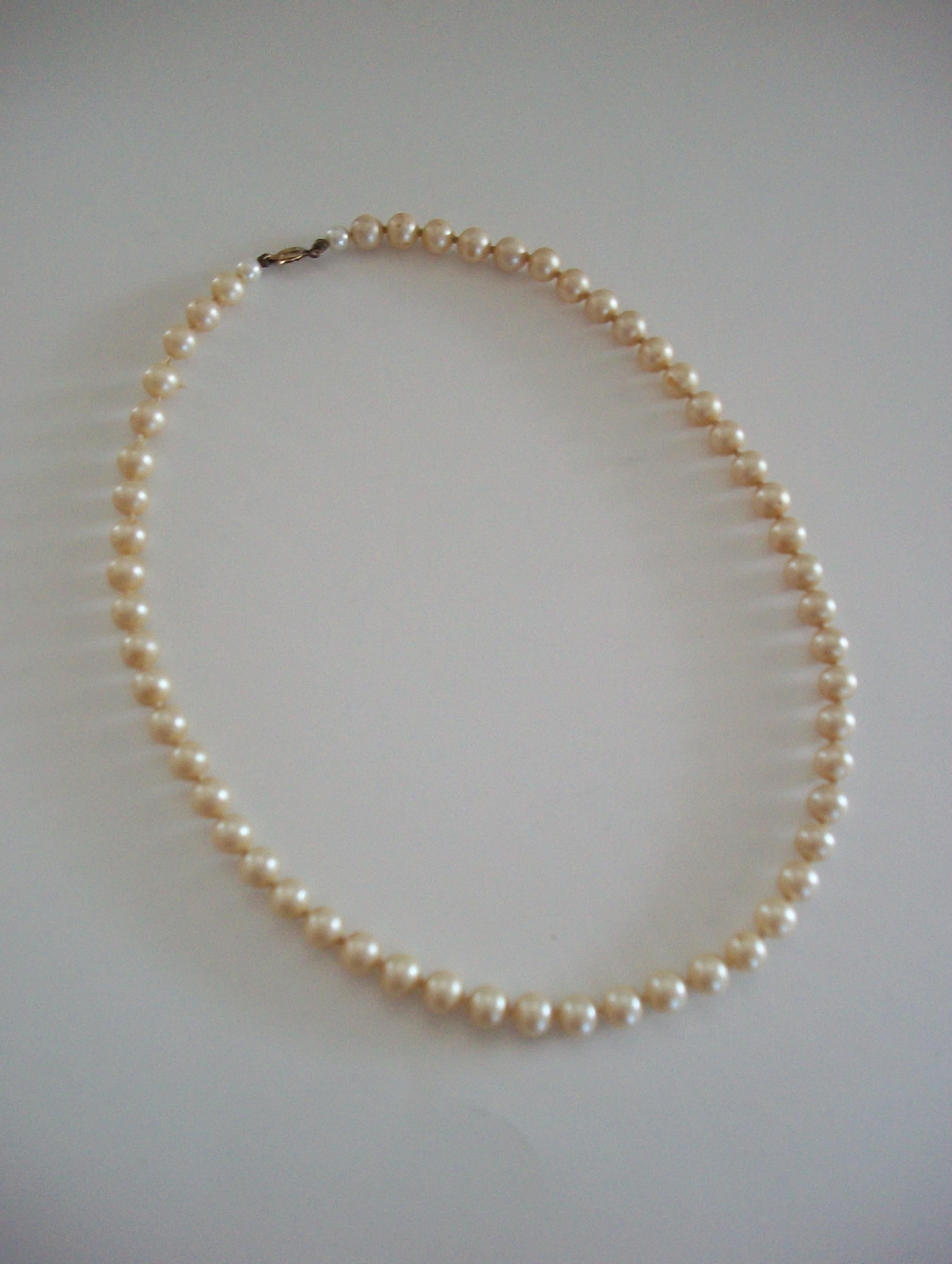 Vintage 8 mm. Collar de perlas de imitación - Cierre de oro - EE.UU. - Circa 1950's en venta 3