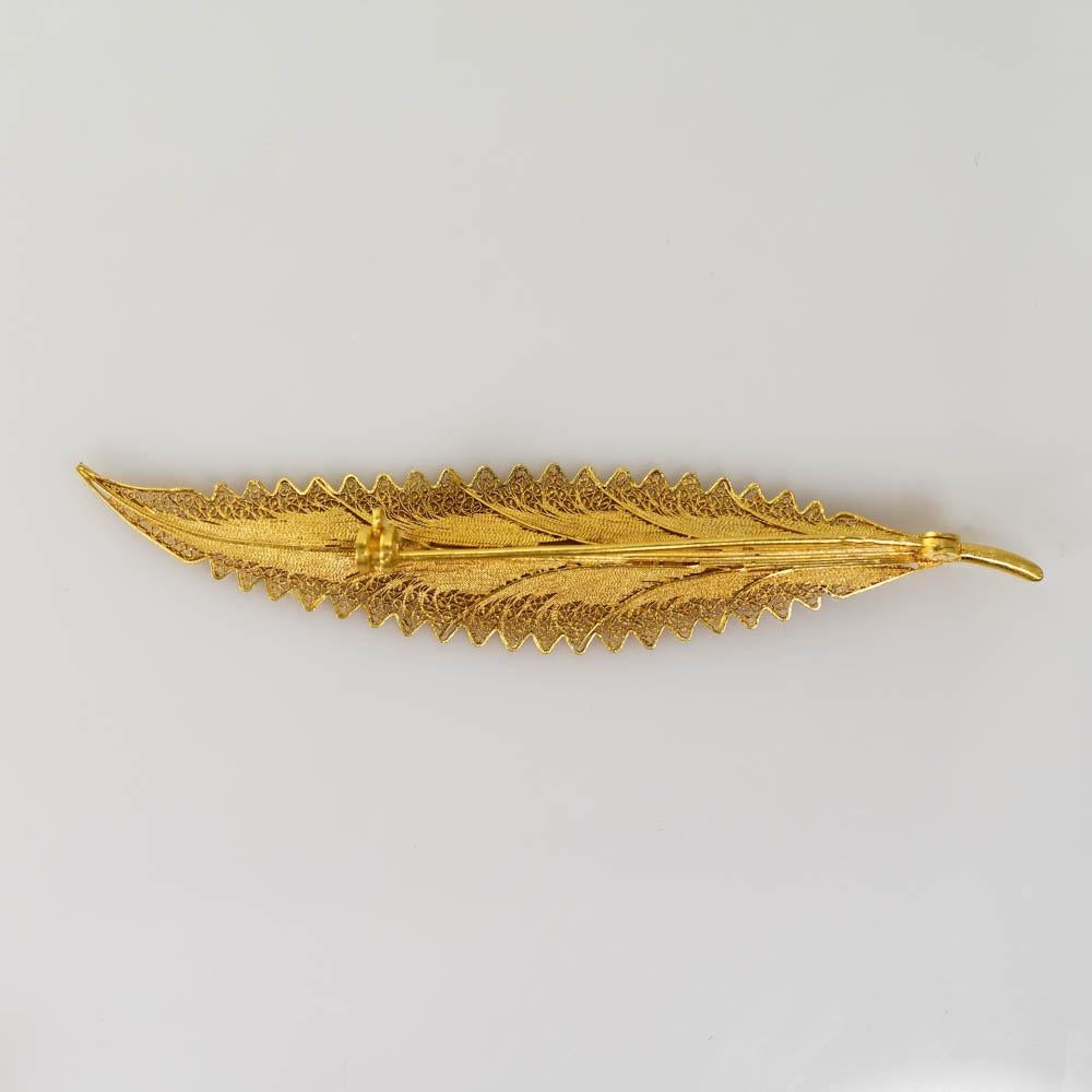 Women's or Men's Vintage .800 Gold Leaf Shape Brooch, 6.G For Sale