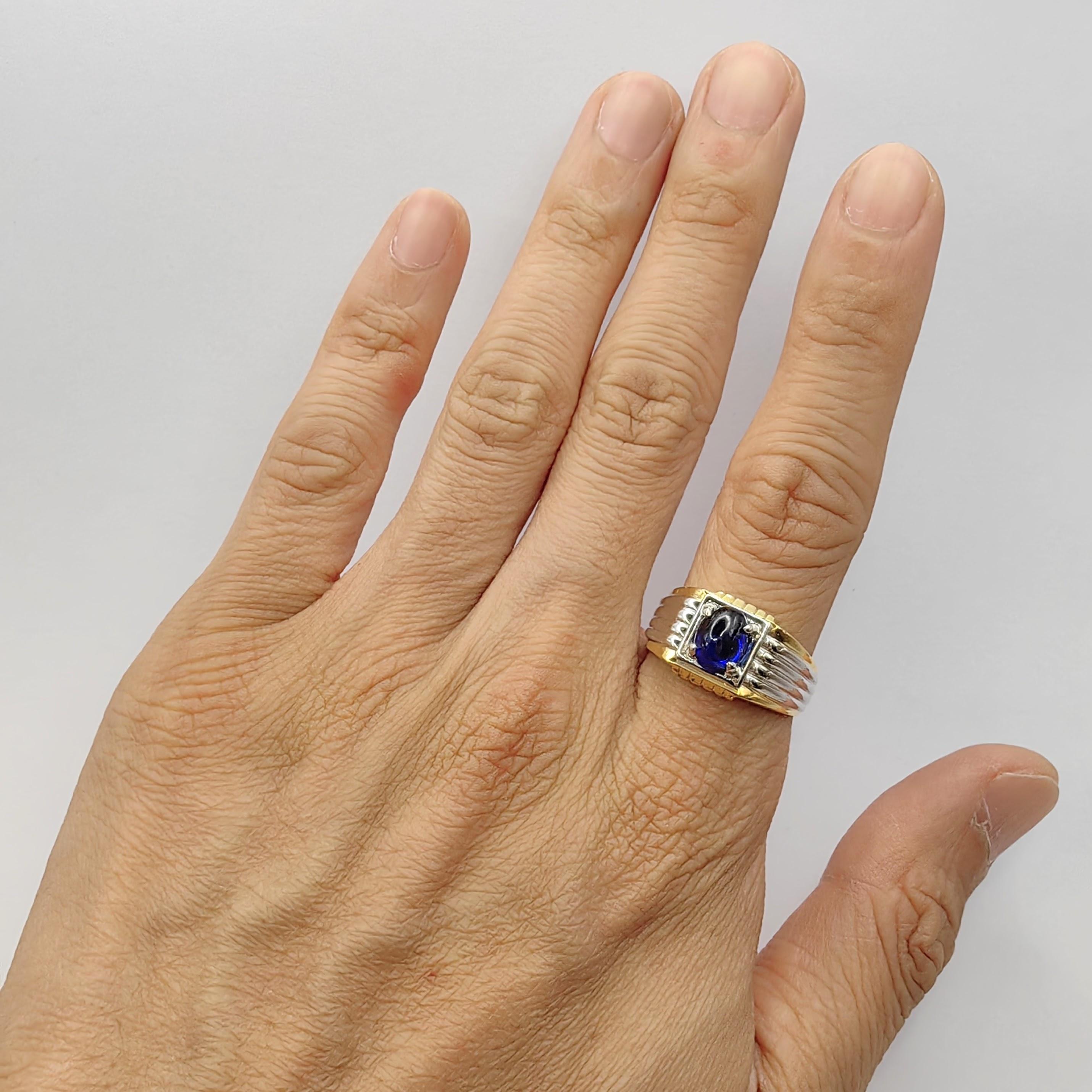 Vintage 80's 1.66 Carat Cabochon Blue Sapphire Two-Tone Men's Ring in 18K Gold In New Condition For Sale In Wan Chai District, HK