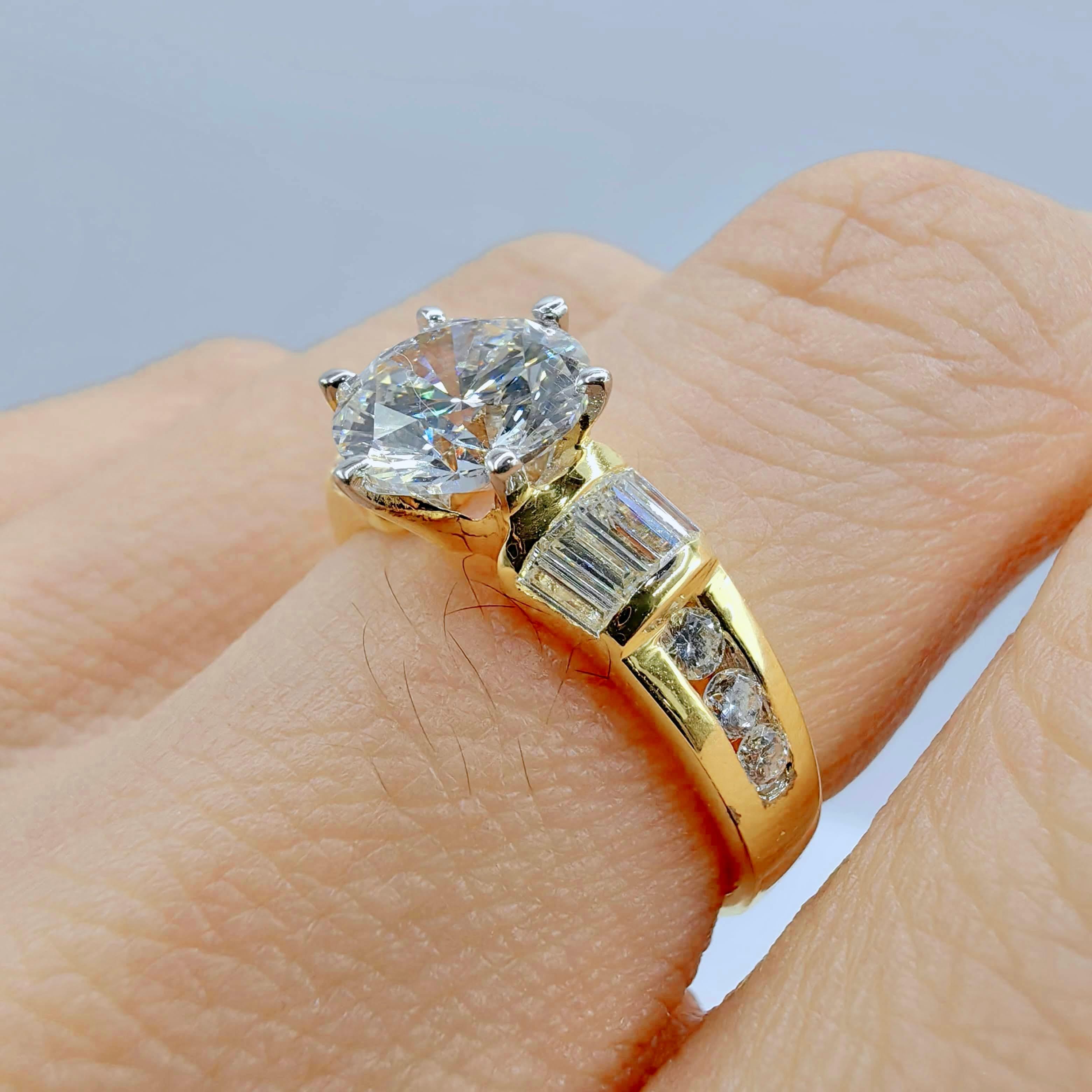 Women's Vintage 80s Art Deco GIA Round & Baguette Cut Diamond 18k Gold Engagement Ring For Sale