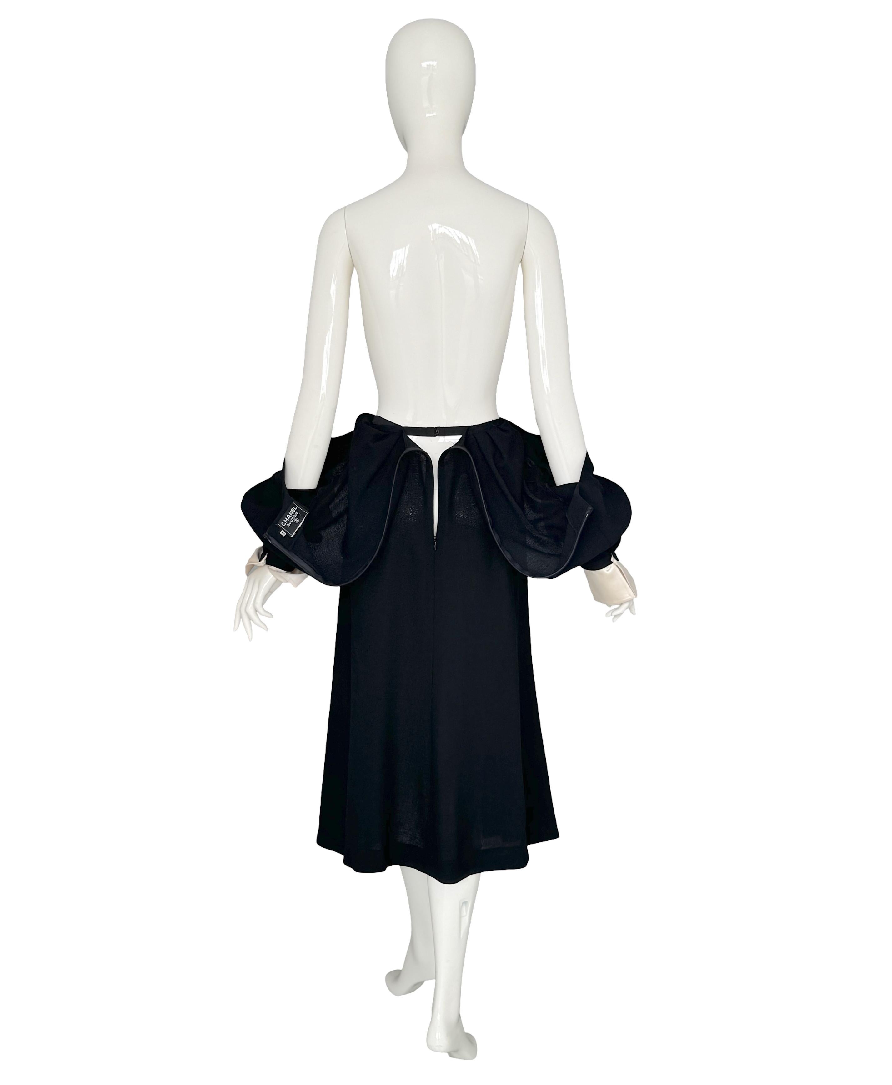 Vintage 80s Chanel Black Pleated Crepe Dress Deep V-Neck Detachable Satin Cuffs In Excellent Condition For Sale In Antwerpen, Vlaams Gewest