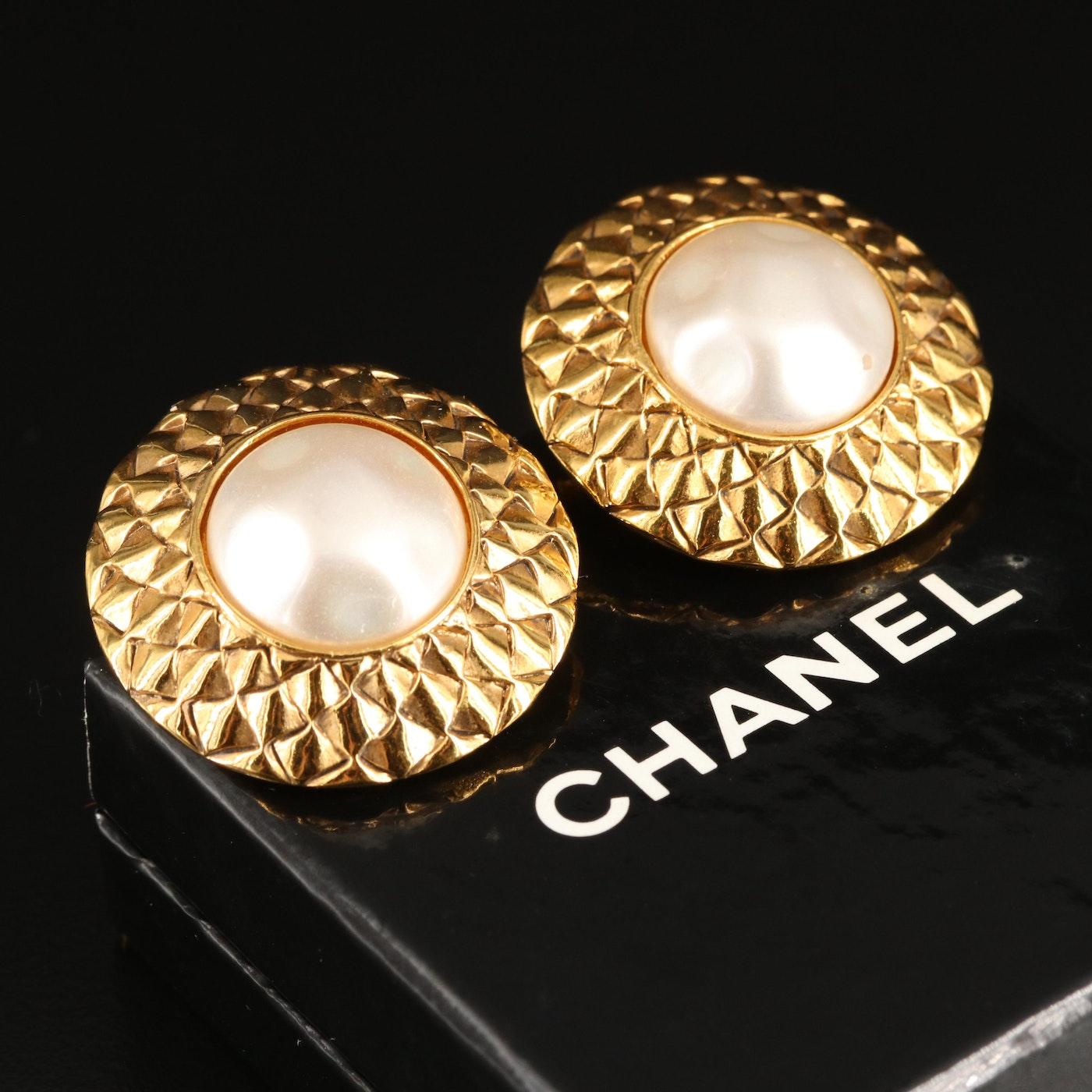 Stunning Vintage Chanel Earrings
Large Clip On
1980's
Faux Pearl and Gold Metal
Button
Hallmarks: © CHANEL ® 23 Pictorial, Made in France
Excellent Vintage Condition
Tiny Rubbing on one faux pearl