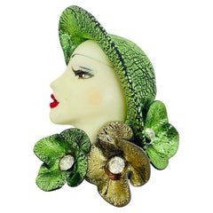 Spilla da donna vintage anni '80 in stile flapper art deco con volto da designer