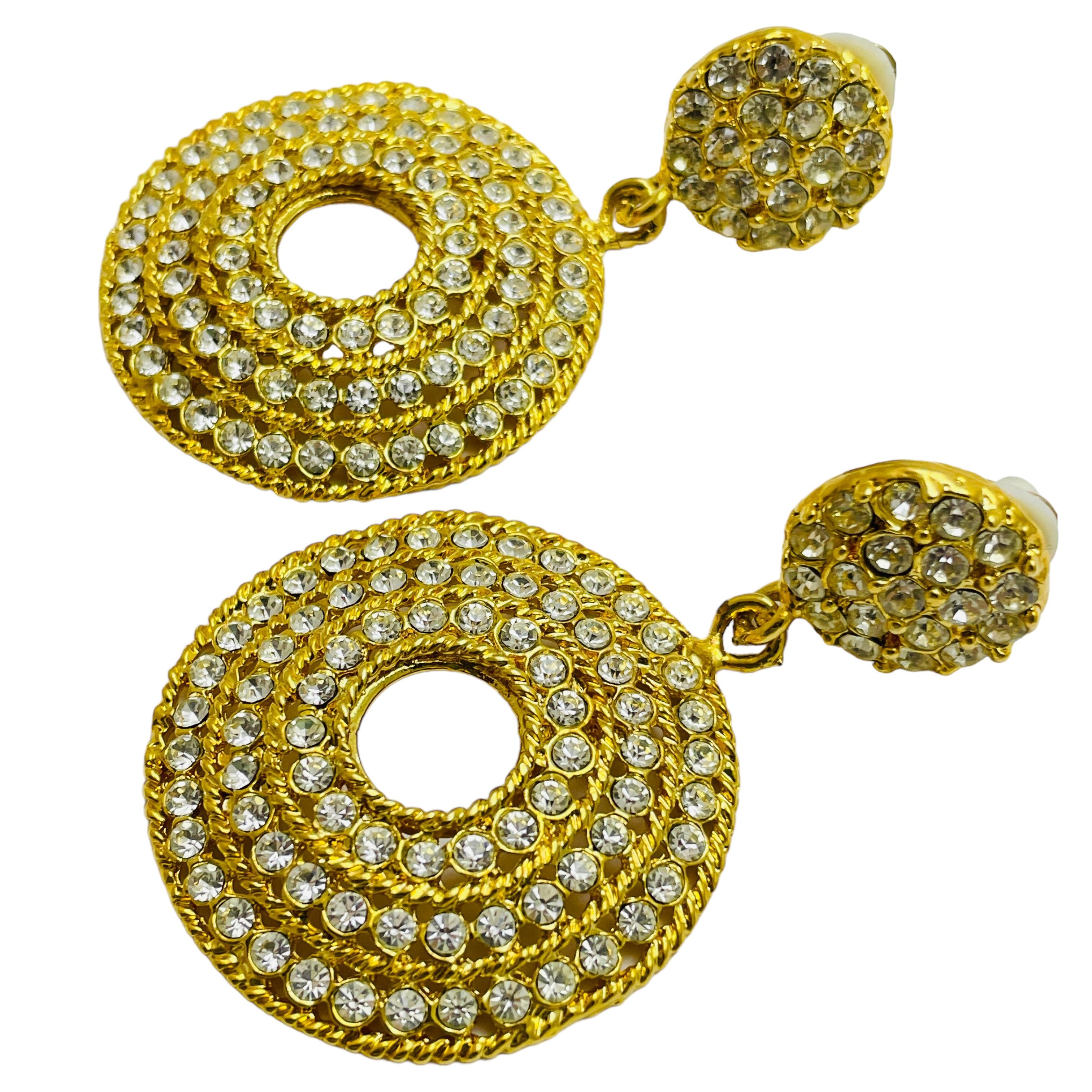 DETAILS

• unsigned

• gold tone with rhinestones

• vintage designer earrings

MEASUREMENTS  

• 

CONDITION

•  very good vintage condition with minimal signs of wear 

 Sku 44

❤️❤️  VINTAGE DESIGNER JEWELRY ❤️❤️

❤️❤️  ALEXANDER’S BOUTIQUE  ❤️❤️