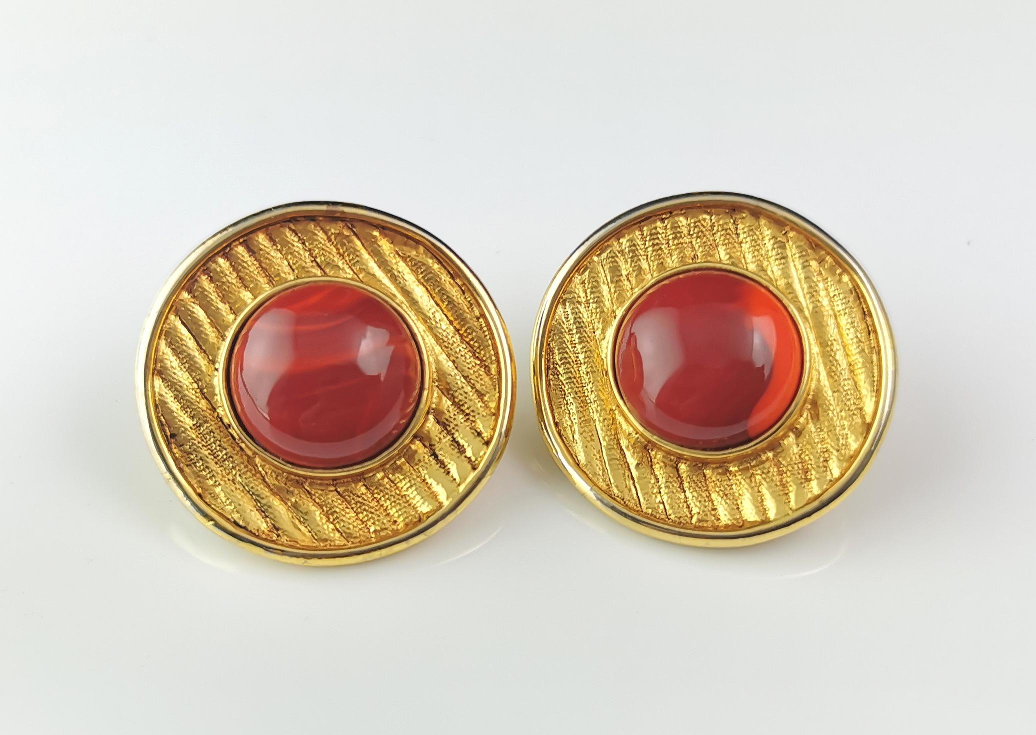 Vintage 80s Gold tone clip on earrings, Faux agate, Antigona Paris  In Good Condition For Sale In NEWARK, GB