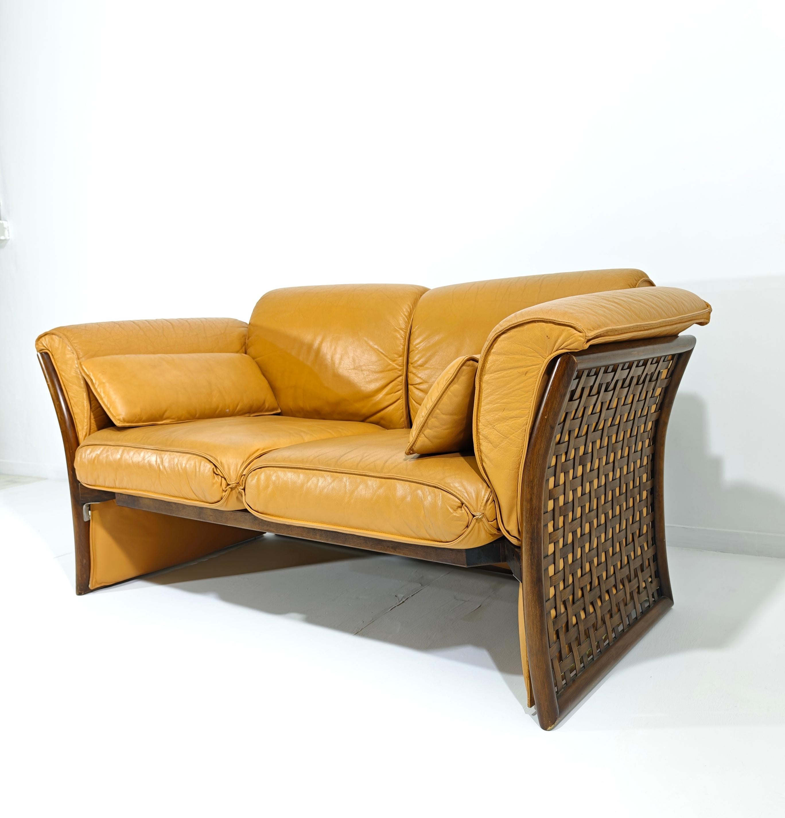 20th Century Vintage 80's Italian Modern Sofa in Cognac Leather and Wood For Sale