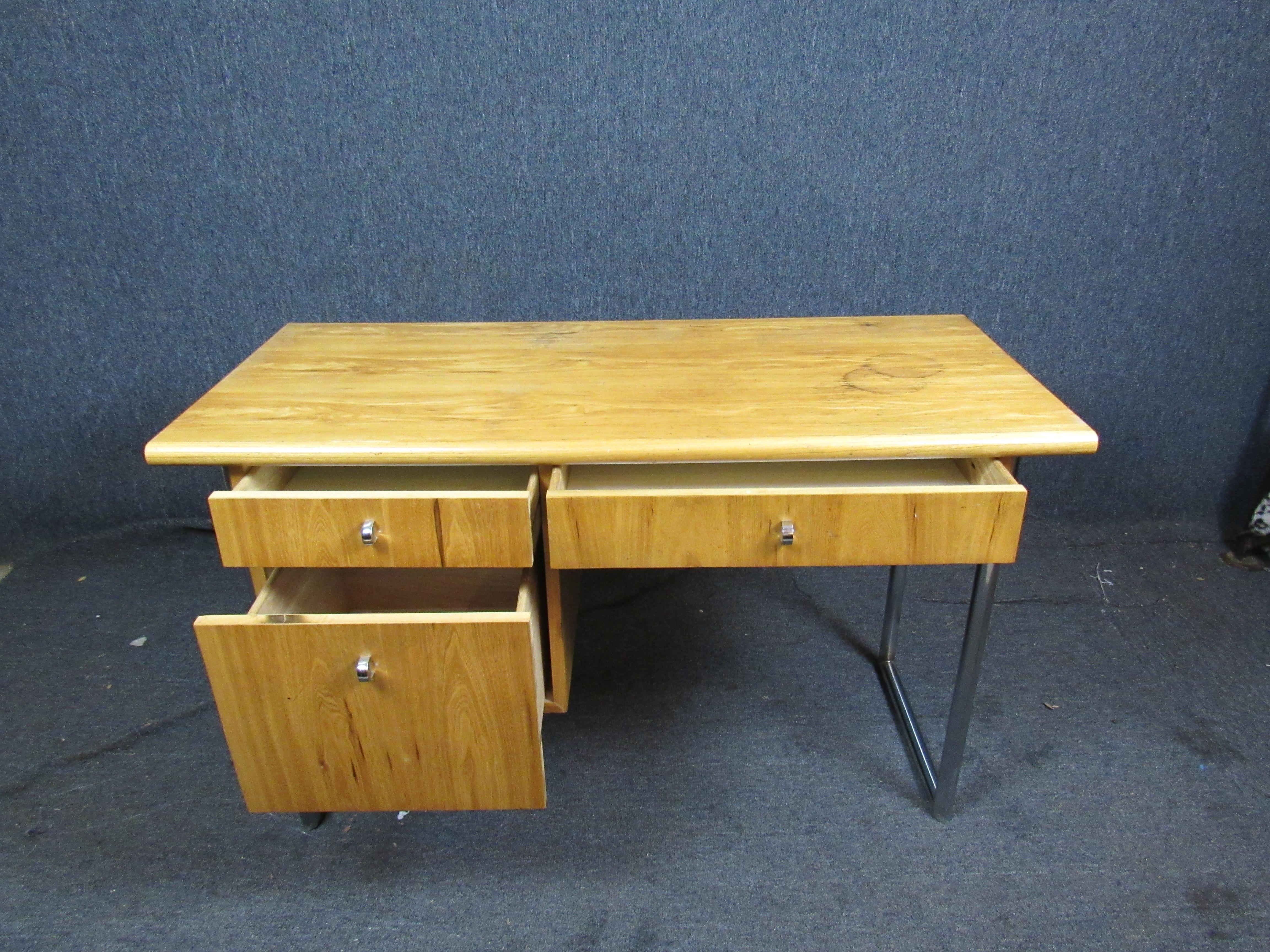 Vintage '80s Maple Writing Desk by Thomasville For Sale 2