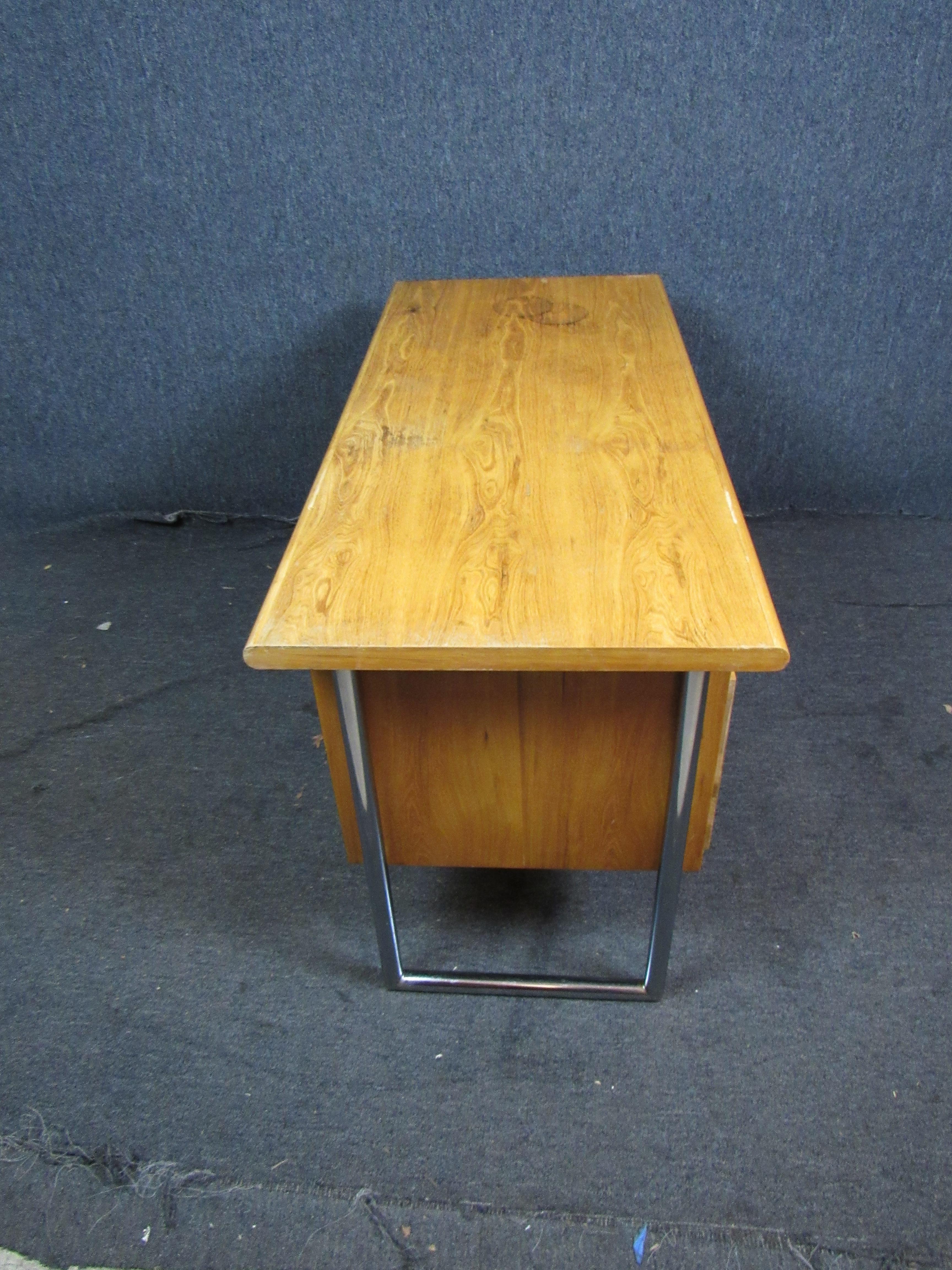 Mid-Century Modern Vintage '80s Maple Writing Desk by Thomasville For Sale