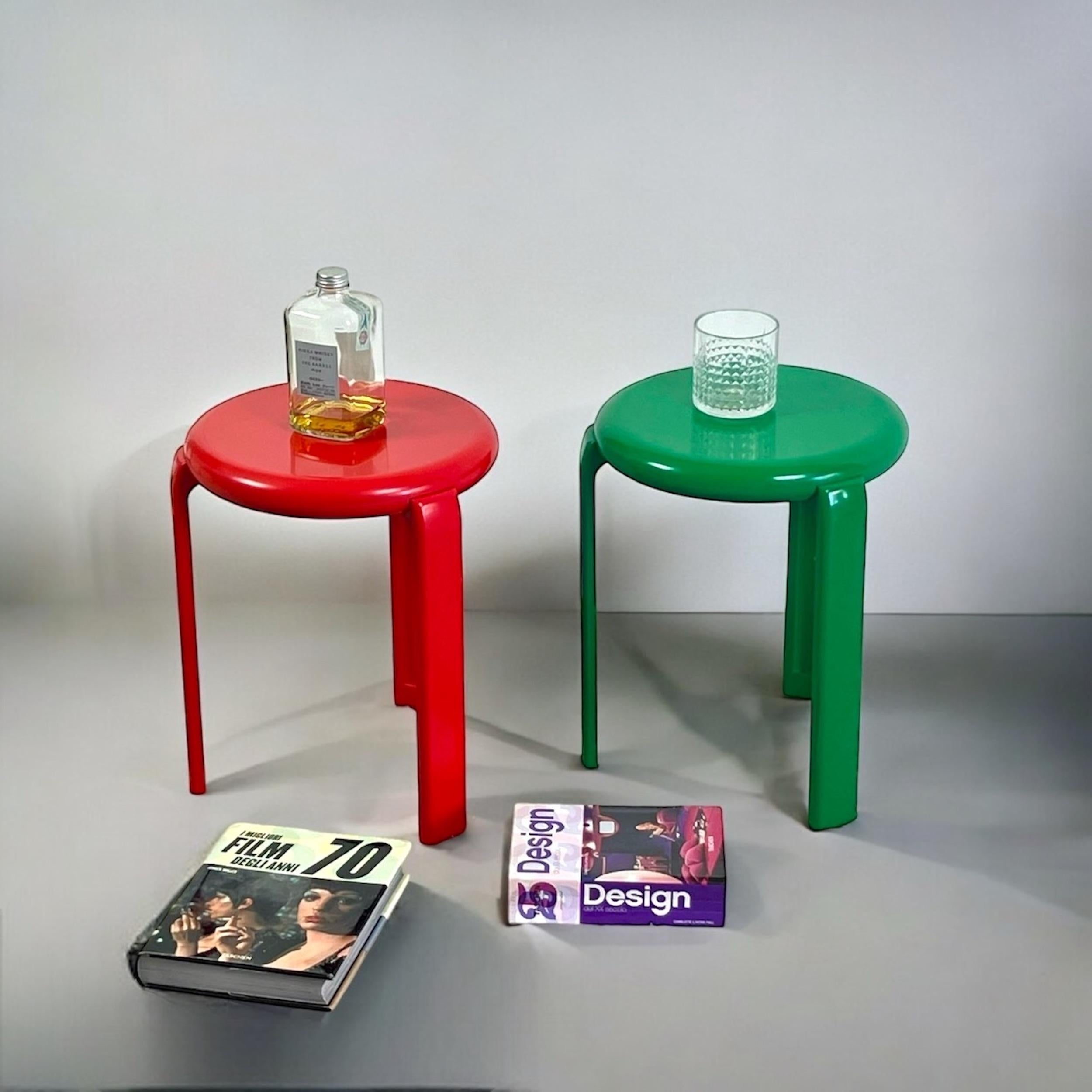 Sgabello minimalista vintage anni '80 'Trix' di Metalplastica Lucchese in melamina rossa 3